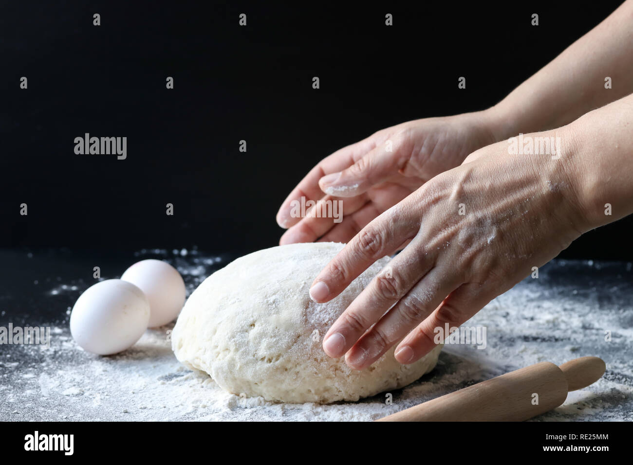 Pasta con farina Foto Stock