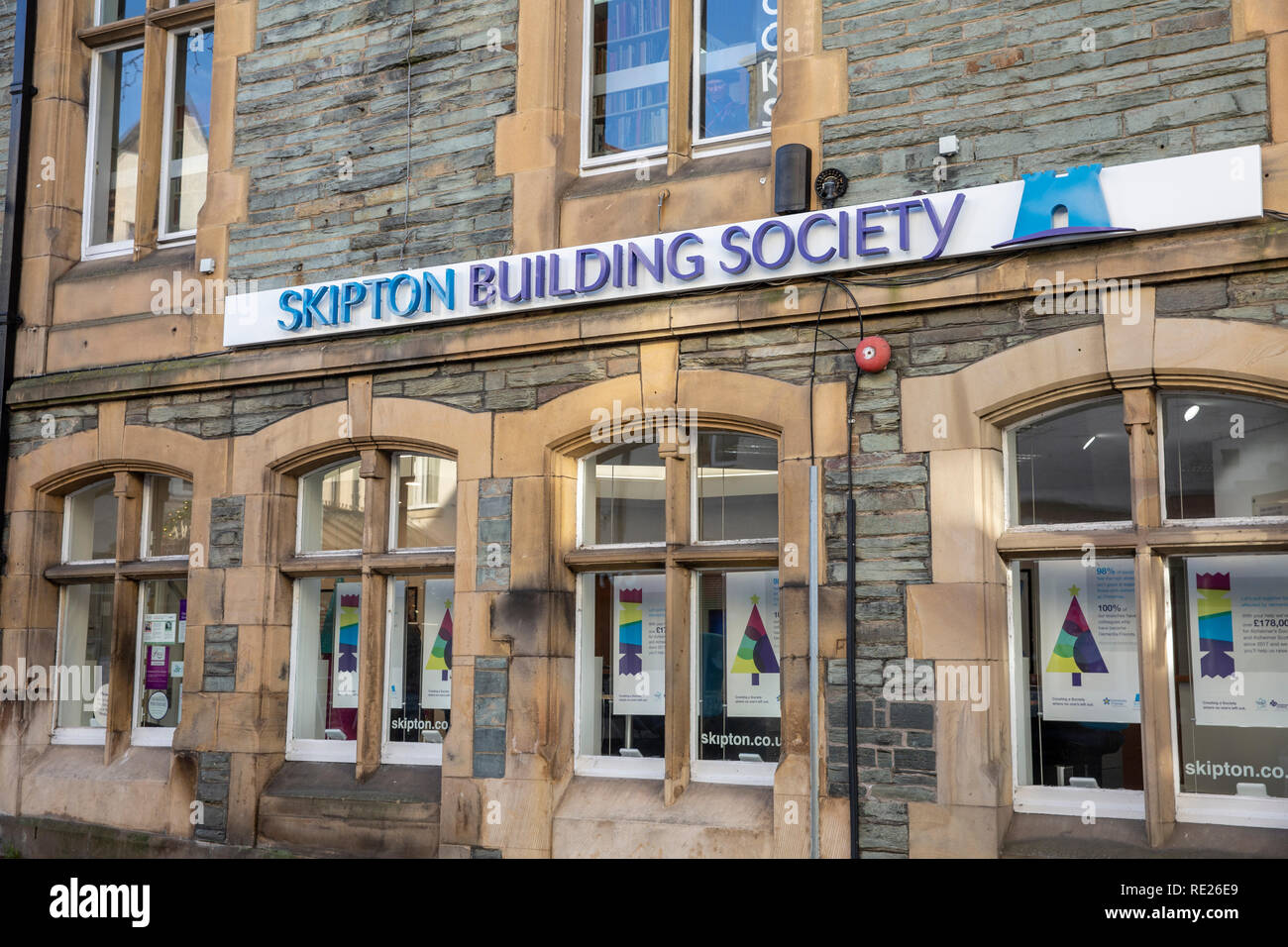 Skipton Building Society Branch nel centro di Keswick, Lake District, Cumbria, Inghilterra, Regno Unito Foto Stock