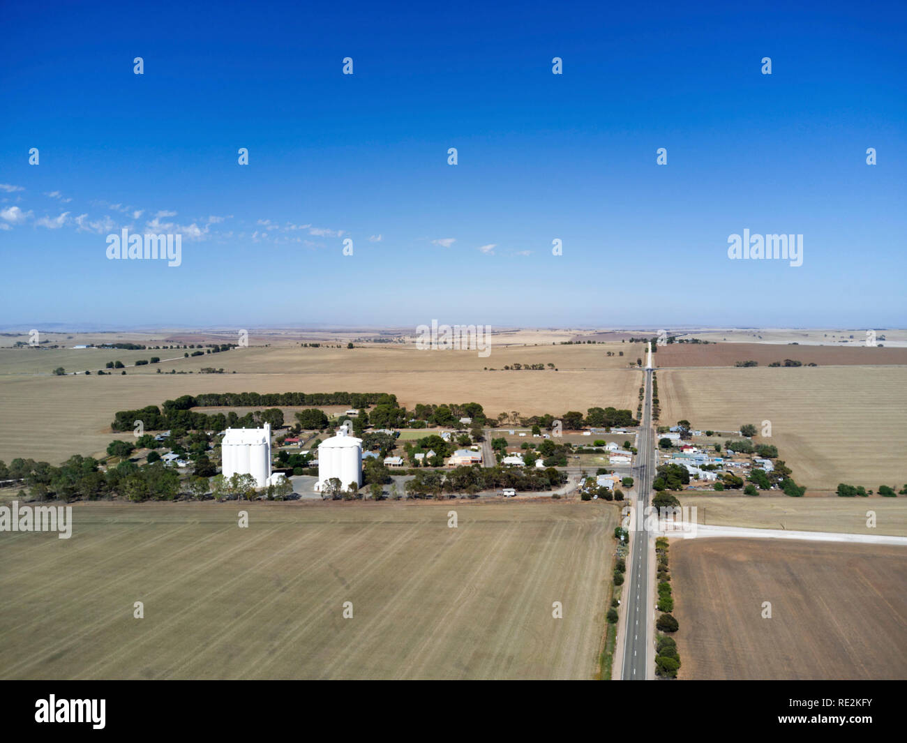 Antenna del borgo agricolo di Gulnare quali servizi i dintorni principalmente secco ritaglio di terre a Sud Australia Foto Stock
