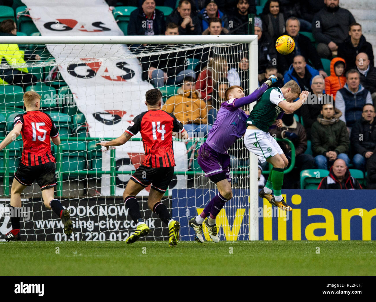 Edinburgh, Midlothian, Regno Unito. 19/01/2019. Pic mostra: Hibs' Centrocampista sinistro, Daryl Horgan, teste home il suo lato di seconda obiettivo durante il primo semestre come Hibs ospitano Elgin City nel quarto round della Coppa Scozzese a Easter Road Stadium, Edimburgo Credito: Alamy/Ian Jacobs Credito: Ian Jacobs/Alamy Live News Credito: Ian Jacobs/Alamy Live News Foto Stock
