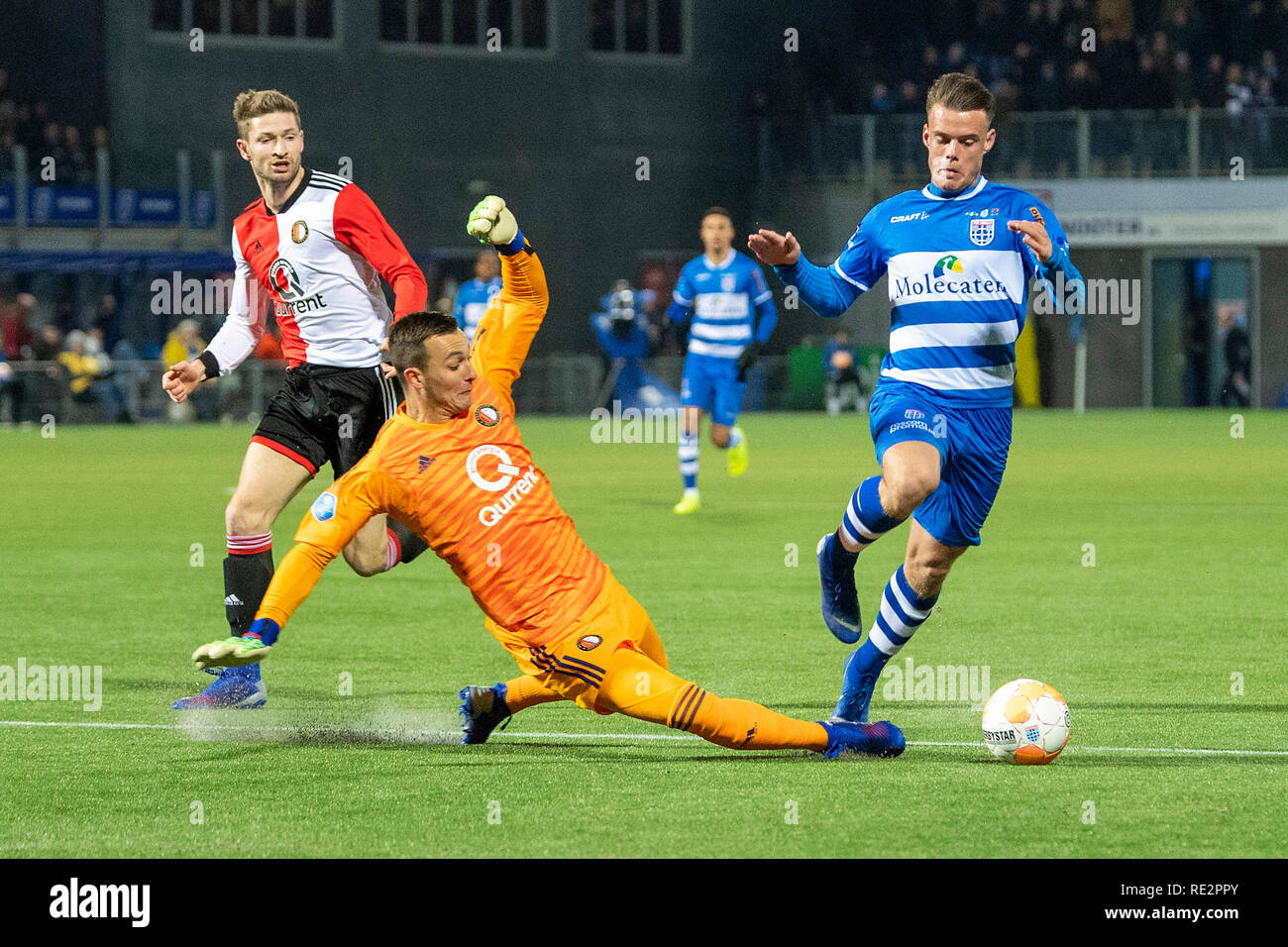 ZWOLLE , 19-01-2019 , MAC3PARK stadion , Stagione 2018 / 2019 , olandese Eredivisie . Feyenoord keeper Justin Bijlow e PEC Zwolle player Vito van Crooij durante il match PEC Zwolle - Feyenoord Credito: Pro scatti/Alamy Live News Credito: Pro scatti/Alamy Live News Credito: Pro scatti/Alamy Live News Credito: Pro scatti/Alamy Live News Credito: Pro scatti/Alamy Live News Credito: Pro scatti/Alamy Live News Credito: Pro scatti/Alamy Live News Foto Stock