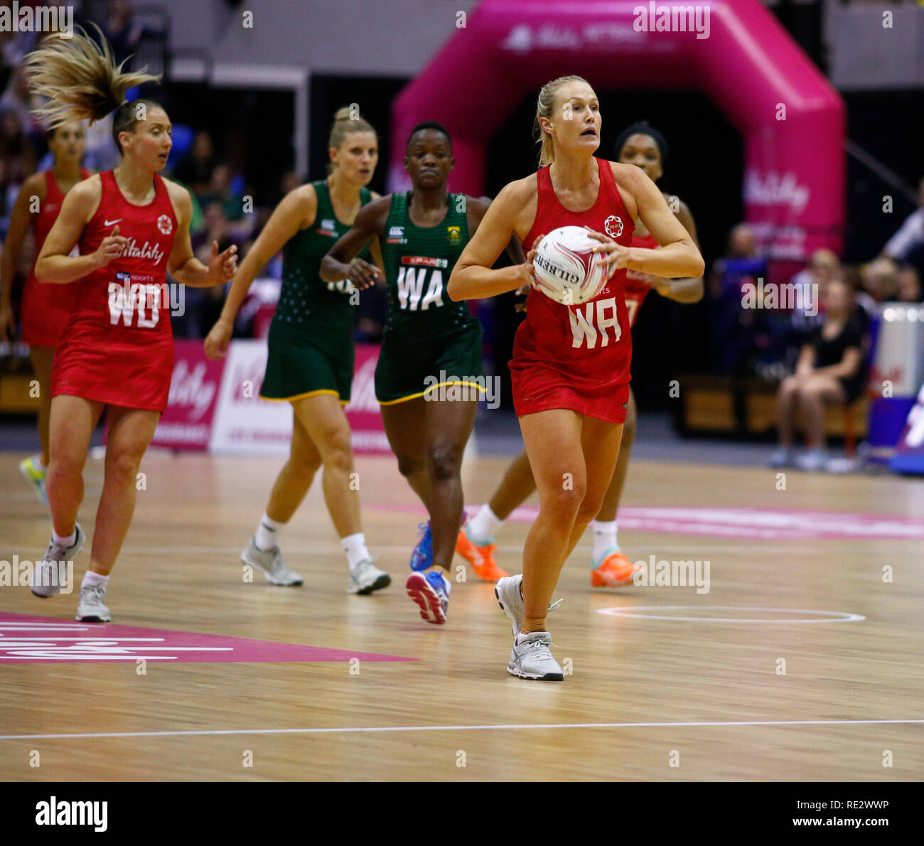 Londra, Regno Unito. 19 gen 2019. Chelsea Pitman di Inghilterra Roses durante Netball serie Quad vitalità Netball partita internazionale tra Inghilterra e Sud Afr a scatola di rame Arena il 19 gennaio 2019 a Londra, Inghilterra. Azione di Credito Foto Sport Credit: Azione Foto Sport/Alamy Live News Foto Stock