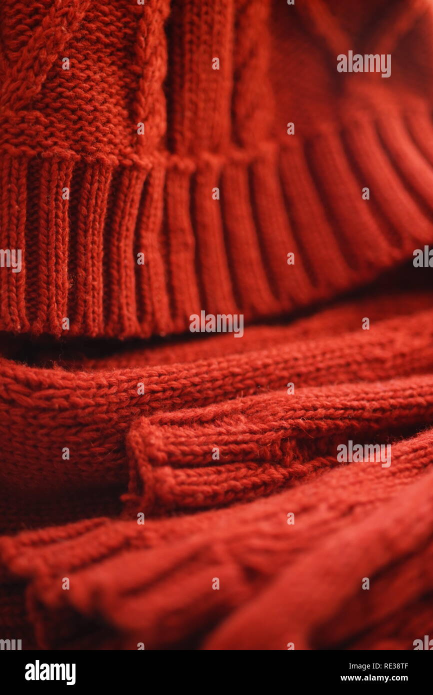 Lo sfondo del tessuto lavorato a maglia a Red Hat e sciarpa close-up Foto Stock