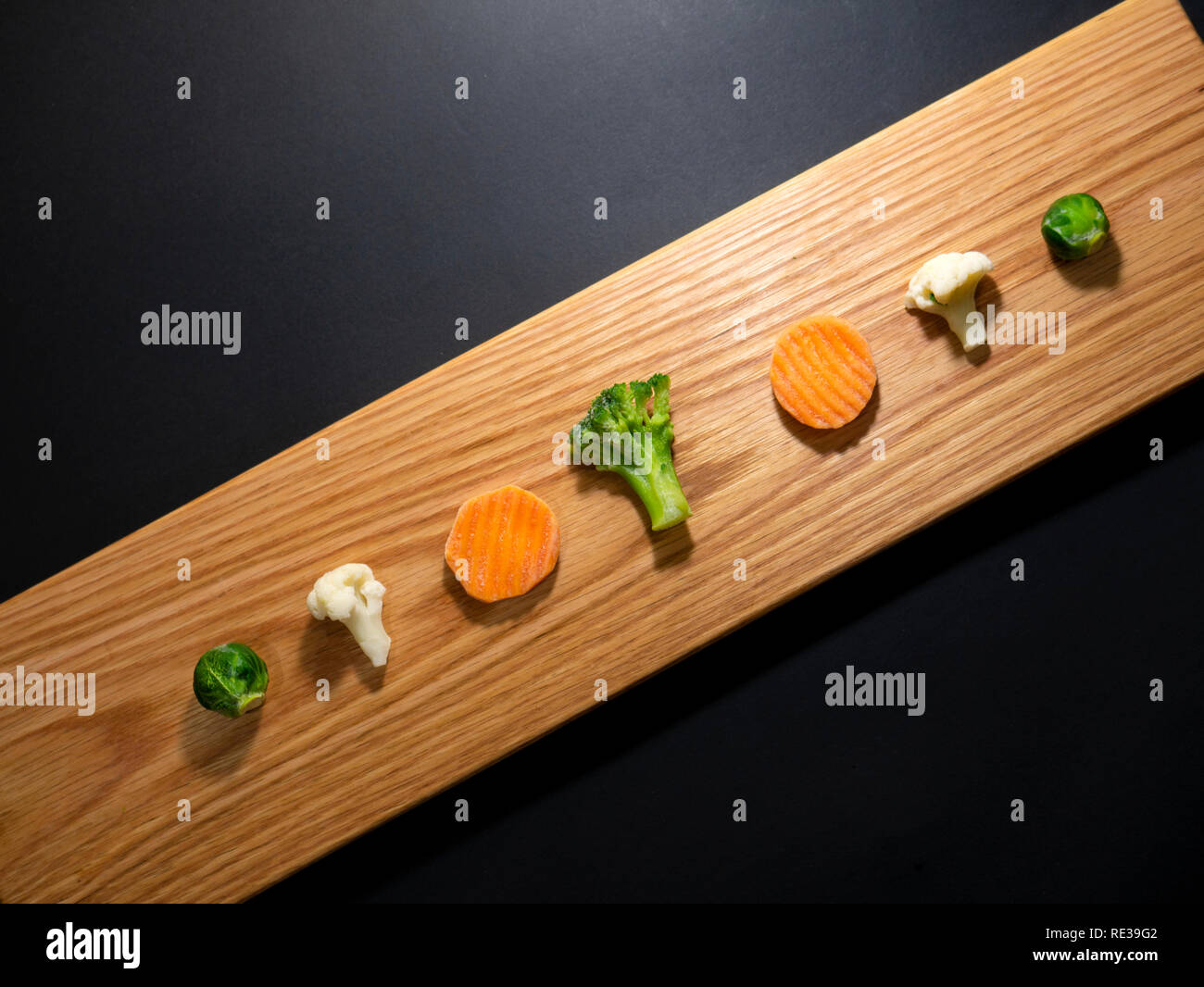 Verdure Congelate su un tagliere Foto Stock