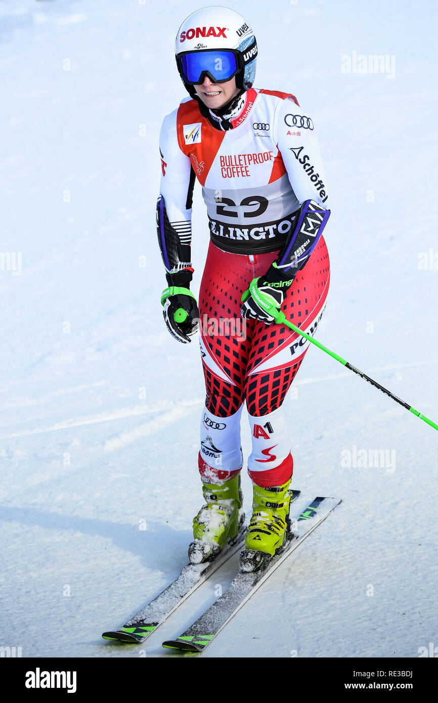 KILLINGTON VT - novembre 24: Eva-Maria Brem dell'Austria nell'area di finitura dopo la seconda esecuzione di slalom gigante su Audi FIS Coppa del Mondo di sci - Ki Foto Stock