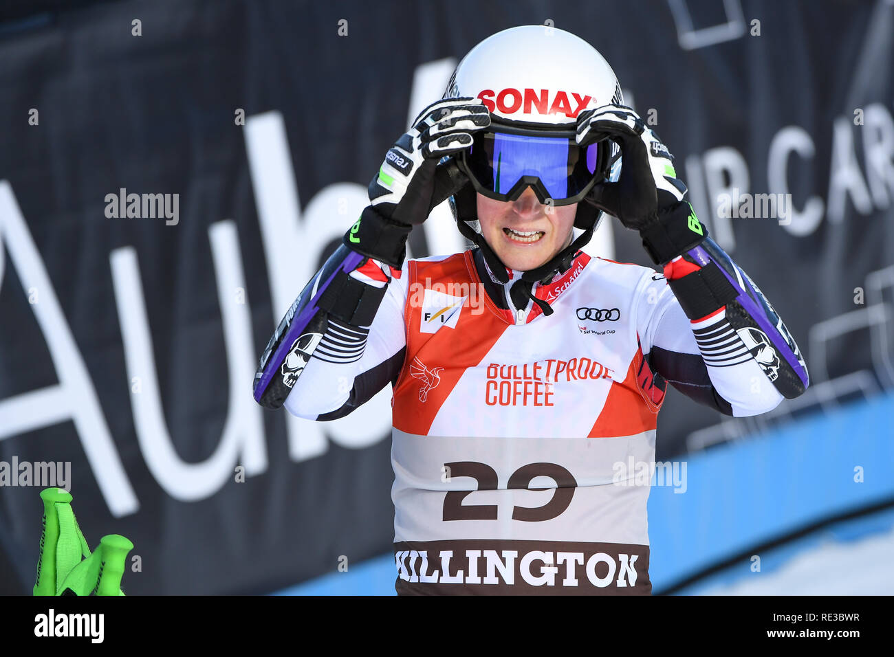 KILLINGTON VT - novembre 24: Eva-Maria Brem dell'Austria nell'area di finitura dopo la seconda esecuzione di slalom gigante su Audi FIS Coppa del Mondo di sci - Ki Foto Stock