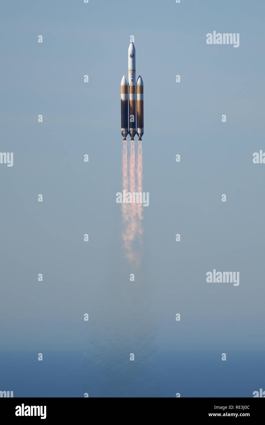 Team Vandenberg sostenuto il lancio di successo di un United Launch Alliance Delta IV rocket pesanti che trasportano una ricognizione nazionale Office payload da Space Launch Complex-6 qui, Sabato, 19 gennaio, alle 11:10 PST. (U.S. Air Force foto di Michael Peterson) Foto Stock