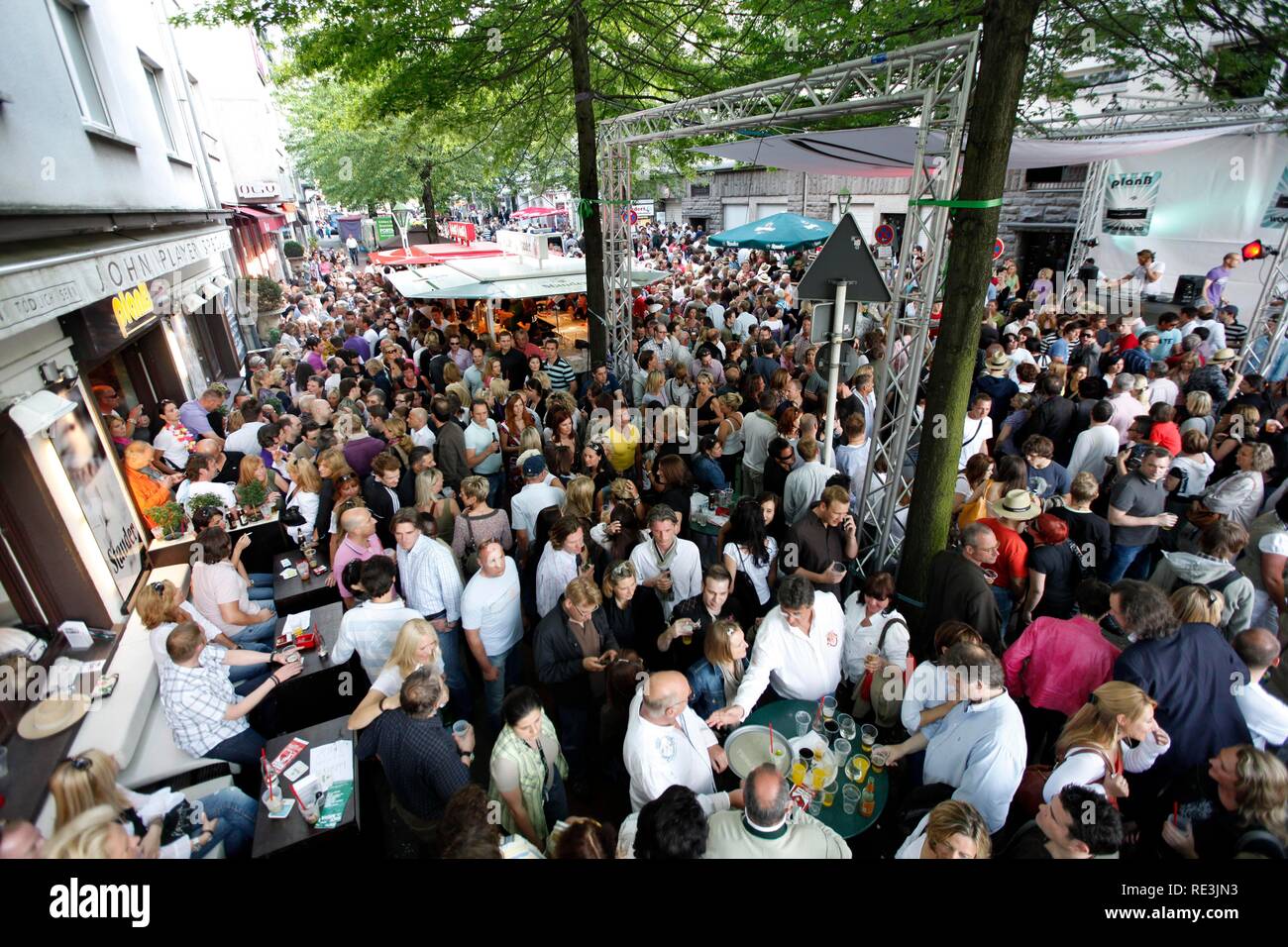 "Rue-Fest' festival, uno dei più grandi festival di strada nella zona della Ruhr, Ruettenscheider Strasse in Essen Foto Stock