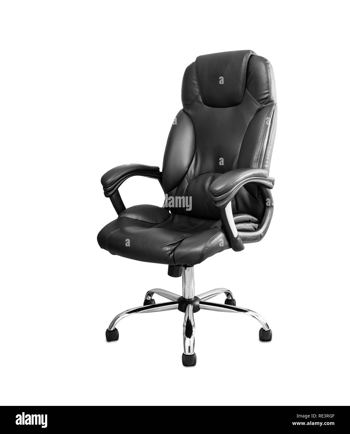 La sedia per ufficio da pelle nera. Isolato su sfondo bianco. Foto Stock