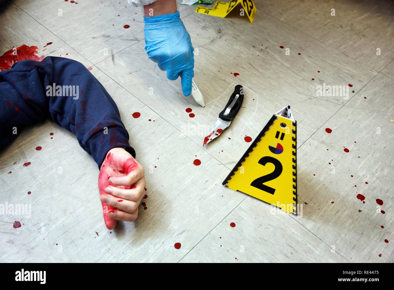 Protezione di prove forensi sulla scena del crimine dopo un reato capitale, omicidio, dal C.I.D., l'indagine penale Foto Stock