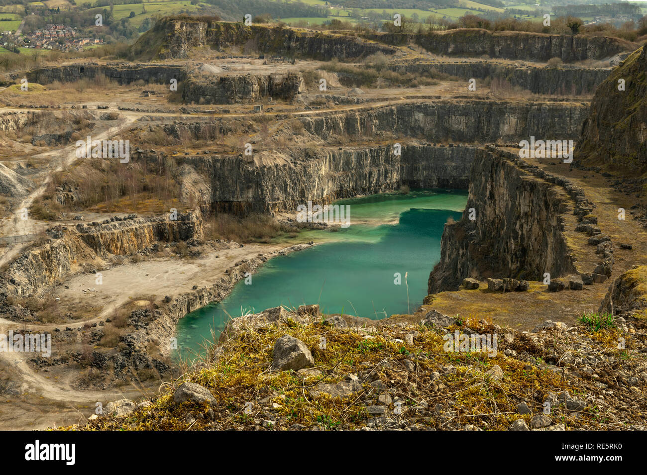 Cava dismessa situata vicino a Wirksworth nel Derbyshire. Foto Stock