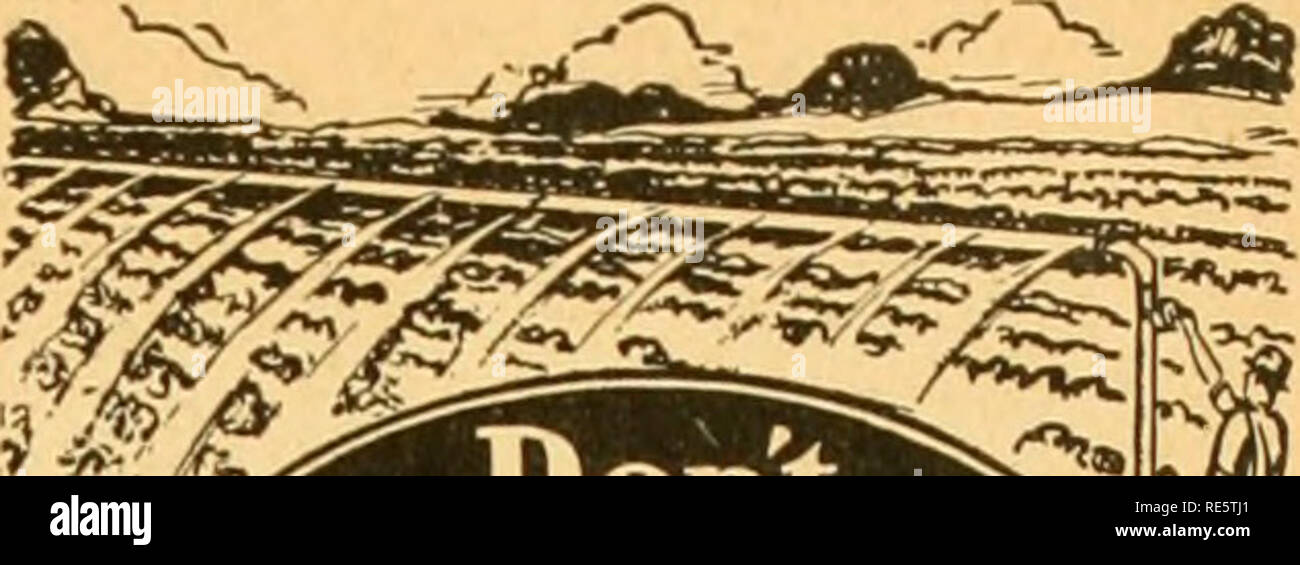 . Cranberries; : la nazionale rivista di mirtillo palustre. Mirtilli rossi. M. L Urann imposta Canning bisogni come 150.000 bbls. Dice che nelle attuali condizioni colturali per mantenere fresca la Fiera Mercato della frutta, non più di 1.500.000 casi devono essere inscatolato. In un colloquio con il vostro edi- tor, Marcus L. Urann, presidente del mirtillo palustre conservieri, Inc. prevede che ai sensi del presente il ritaglio condi- zioni, cranberry coltivatori non sarà mai necessario può più di una media di 1.500.000 casi di salsa di mirtilli per mantenere un livello di prezzi equo per i mirtilli rossi freschi. "Negli anni come 1937", ha detto il sig. Urann, "potrebbe essere nece Foto Stock