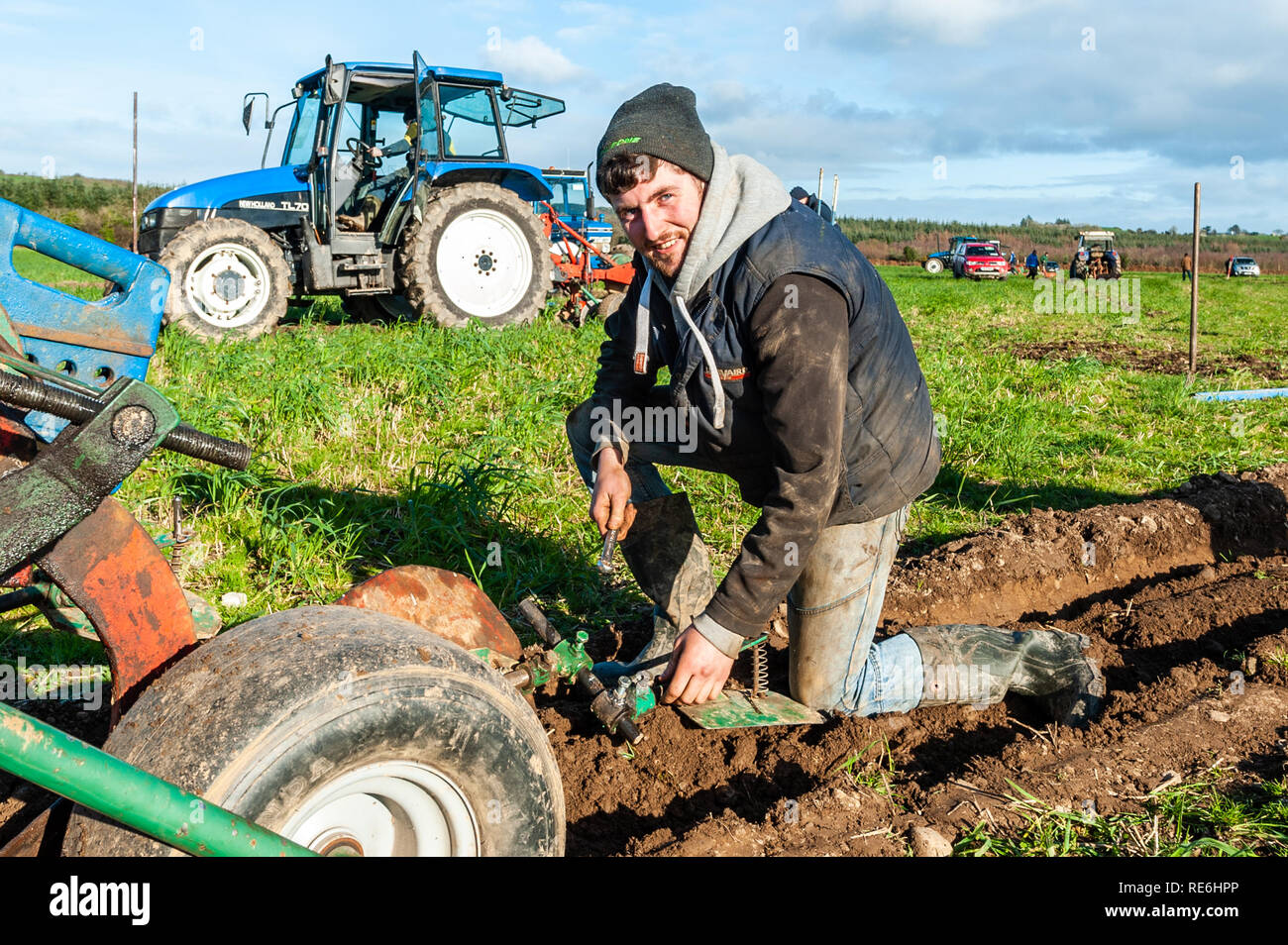 Rossmore, Irlanda. Xx gen, 2019. Aidan O'Donovan da Rosscarberry effettua le regolazioni al suo aratro nella partita di aratura svoltasi a Rossmore oggi. Credito: Andy Gibson/Alamy Live News. Foto Stock