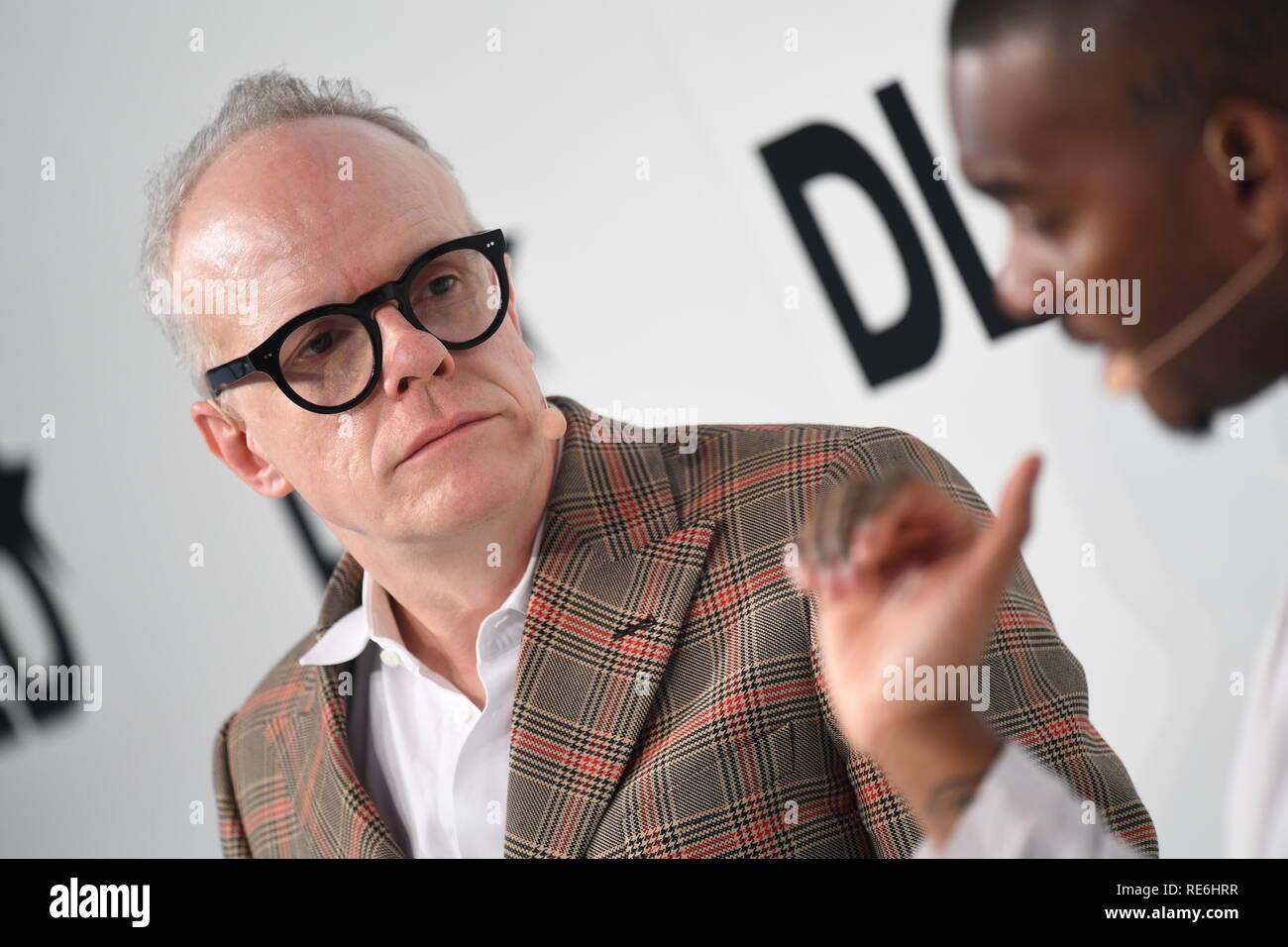 Hans Ulrich Obrist (Serpentine gallerie) e Samuel Ross (A-Cold-Wall) ) presso la DLD conferenza di Monaco 2019, in Europa la grande conferenza Innovazione, museo, stadio di Monaco di Baviera, Gennaio 20, 2019 Foto: Andreas Gebert/picture alliance | Verwendung weltweit Foto Stock