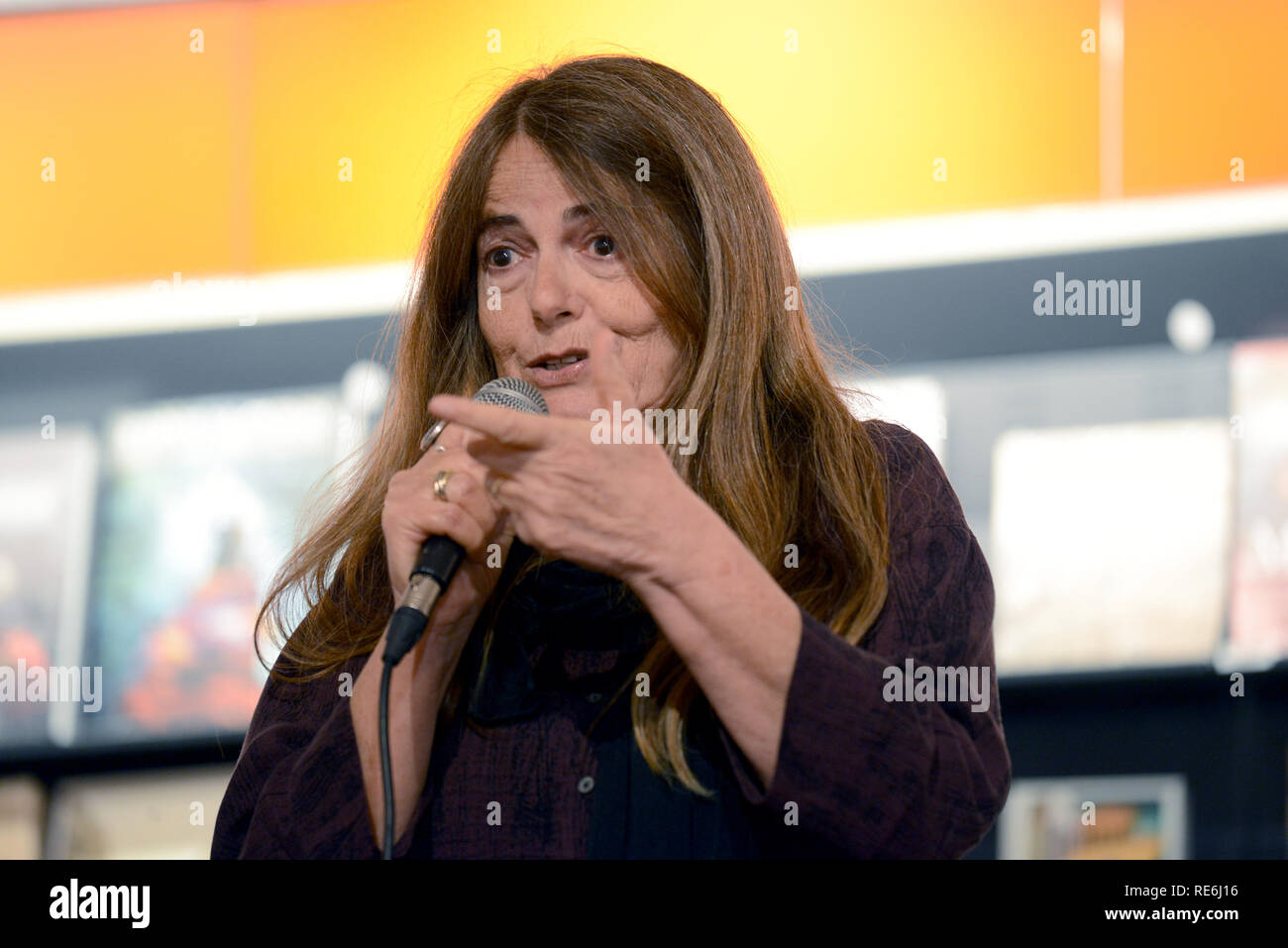 Roma, Italia. Xix gen, 2019. Roma, presso la Feltrinelli in Via Appia la cantante Nada Malanima presenta il suo ultimo album è un momento difficile, il credito del Tesoro: Indipendente Agenzia fotografica/Alamy Live News Foto Stock