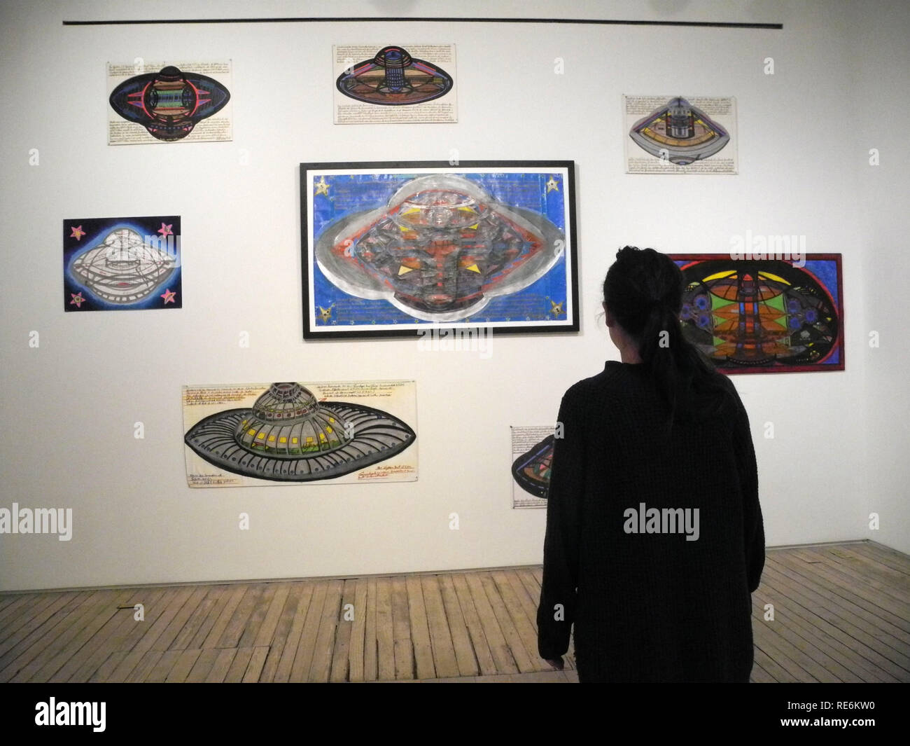 New York, Stati Uniti d'America. 16 gennaio, 2019. Varie opere dell'artista Ionel Talpazan può essere visto nella mostra "14 aprile 1561" al Andrew Edlin Gallery. Il titolo della mostra si riferisce alla data nel XVI secolo quando presumibilmente sconosciuto oggetti volanti (UFO) sono state avvistate su Norimberga. La base per le speculazioni a Norimberga è una xilografia dalla stampa tipografica STAMPANTE H. Glaser. Varie sfere, falci e altri oggetti galleggiare sopra la città. Credito: Johannes Schmitt-Tegge/dpa/Alamy Live News Foto Stock