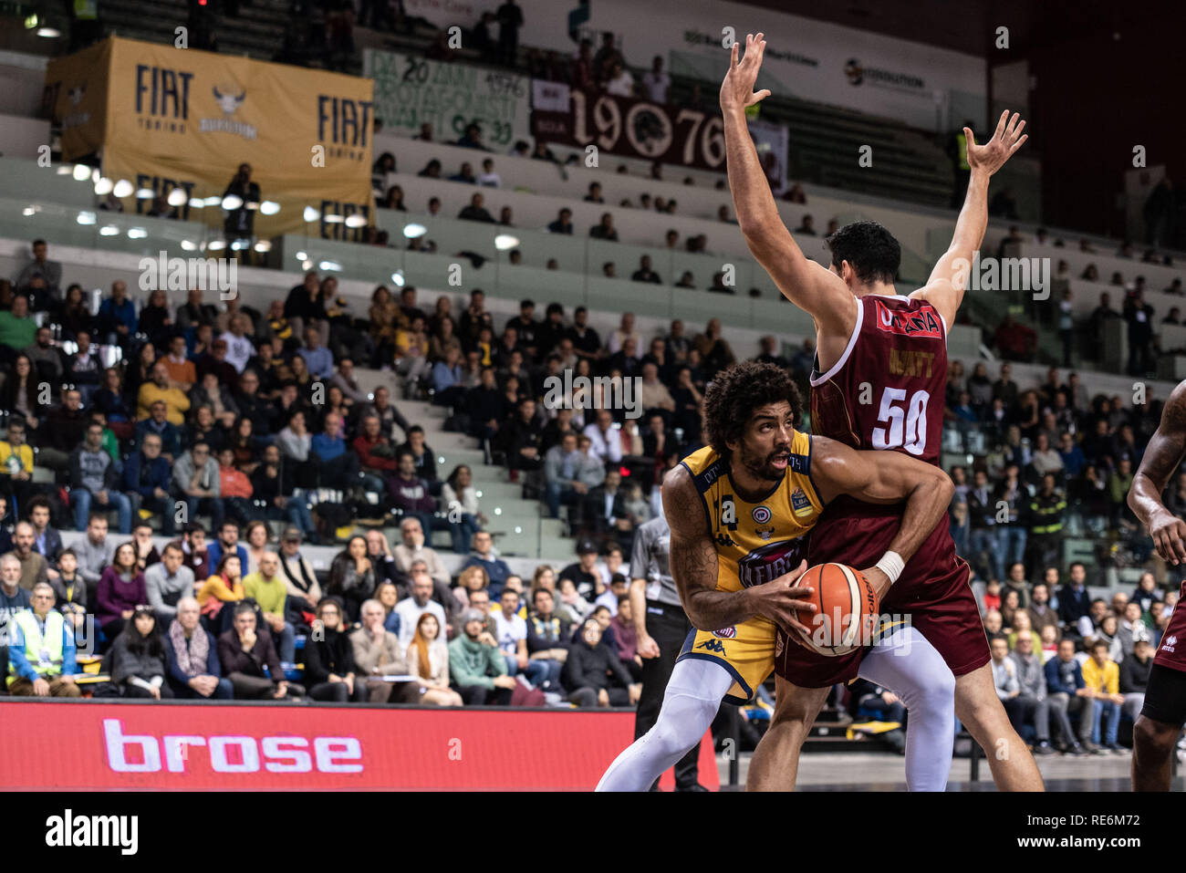 Torino, Italia. Xx gen, 2019. Foto LaPresse - Alberto Gandolfo 20-1-2019 Torino - Italia Pallacanestro Sport&#x2028;Fiat Torino vs Umana Reyer Venezia&#x2028;Lega Basket Serie A 2018/2019 Nella foto:McAdoo&#x2028; Foto LaPresse - Alberto Gandolfo 20-1&#x2013;2019 Torino - Italia Sport Basket Fiat Torino vs Umana Reyer Venezia&#x2028;Italiano Campionato di basket League 2018/2019&#x2028;nel pic:McAdoo Credito: LaPresse/Alamy Live News Foto Stock