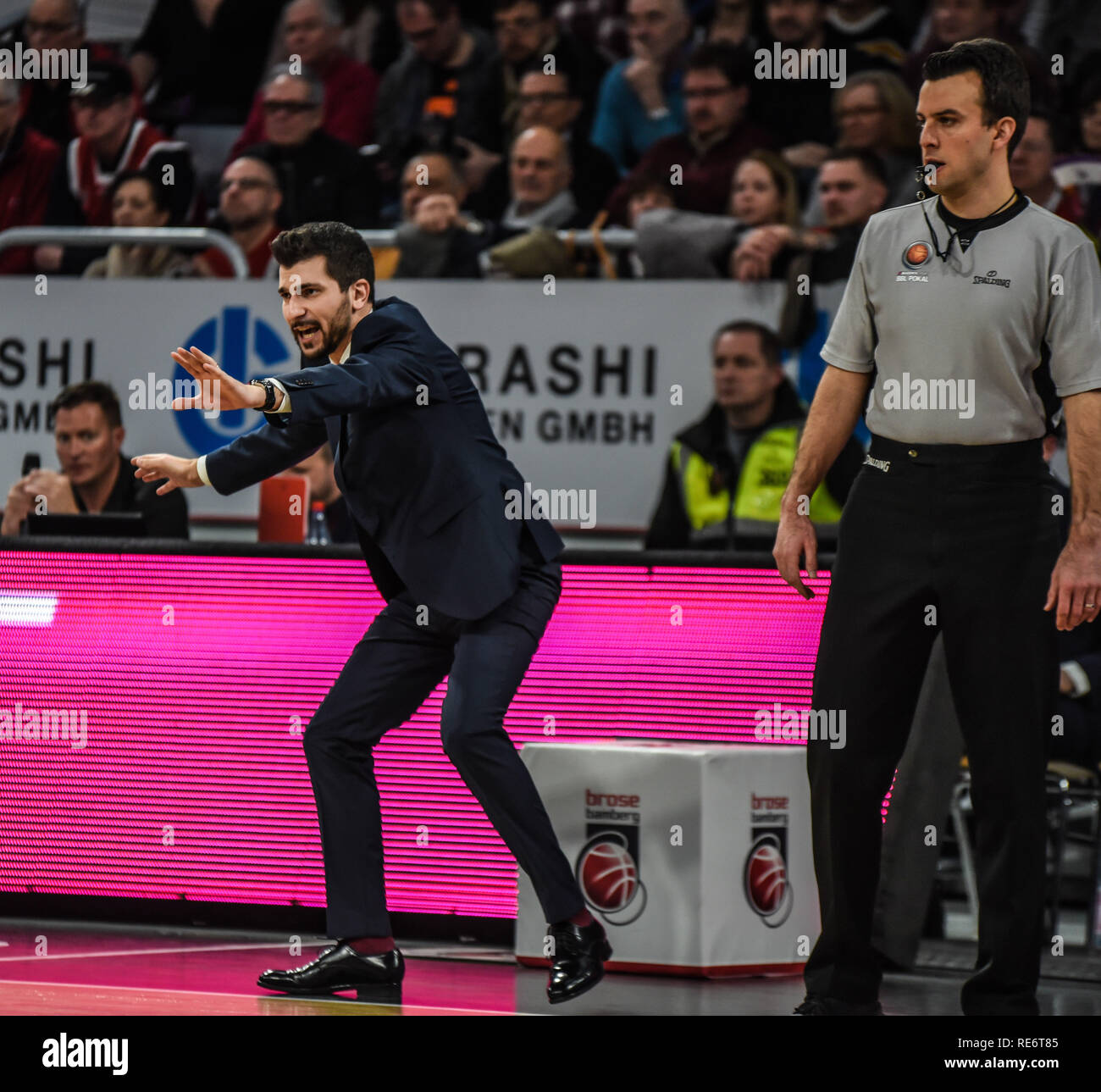 Germania, Bamberg, Brose Arena - 20 Gen 2019 - Pallacanestro, Coppa Tedesca, BBL - Brose Bamberg rispetto ai cestelli di Telekom Bonn - Immagine: Federico Perego (Brose Bamberg, Head Coach) Foto: Ryan Evans Credito: Ryan Evans/Alamy Live News Foto Stock