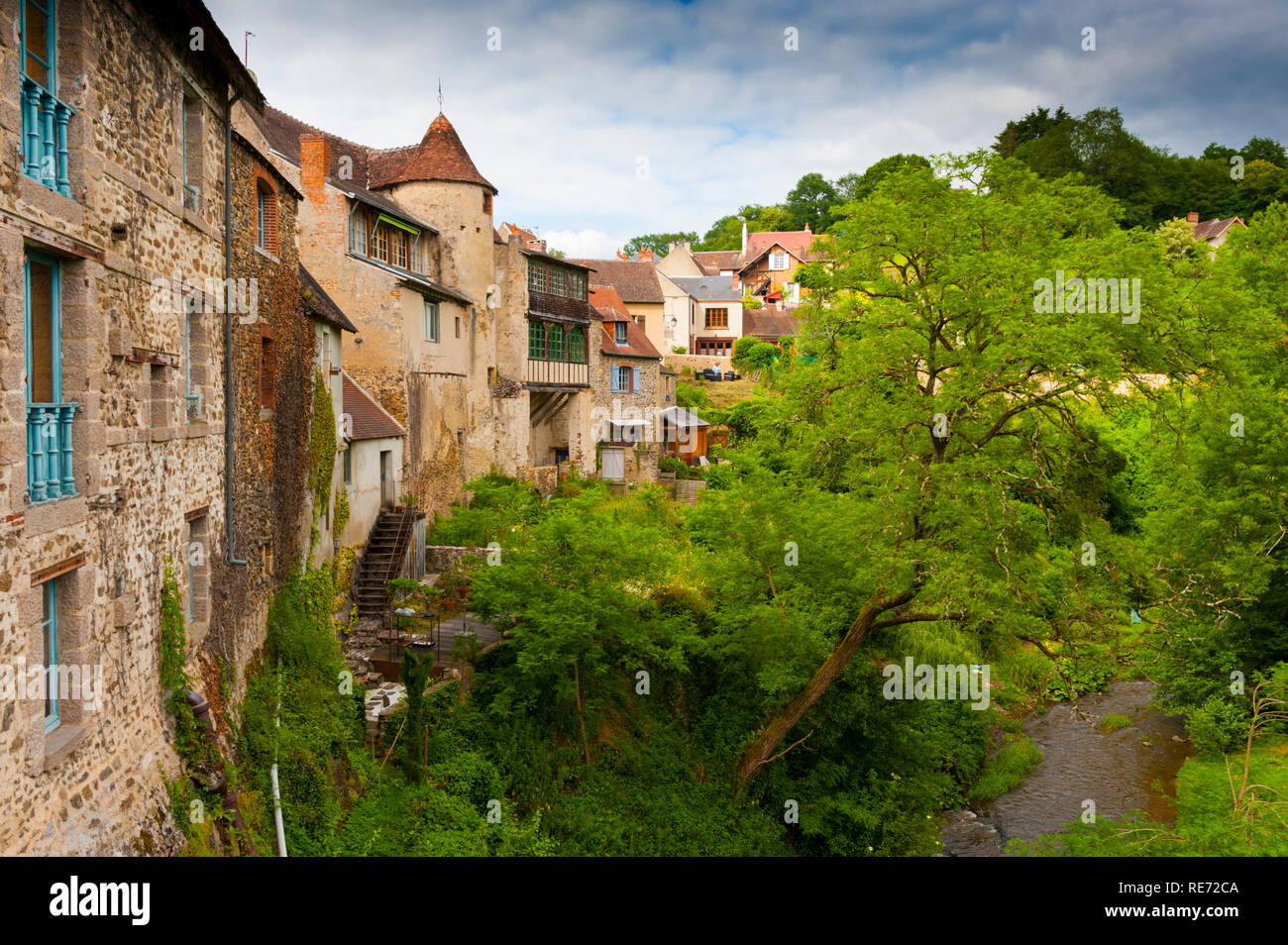 Francia, Indre (36), Gargilesse-Dampierre village, giù la Gargilesse river Foto Stock
