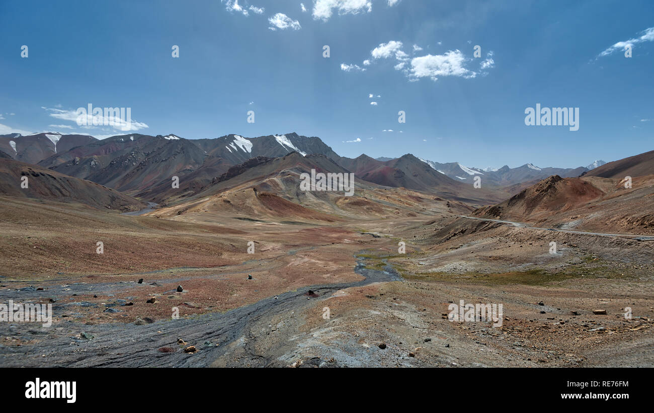 Pamir lungo l'autostrada M41, presi in Tagikistan nel mese di agosto 2018 tenuto in hdr Foto Stock