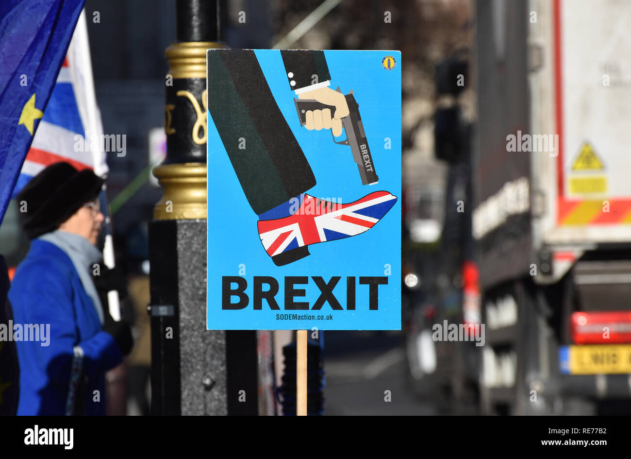 Un anti Brexit cartello sul bordo della strada al di fuori del parlamento britannico di Westminster, Londra, Regno Unito. Gennaio 2019 Foto Stock