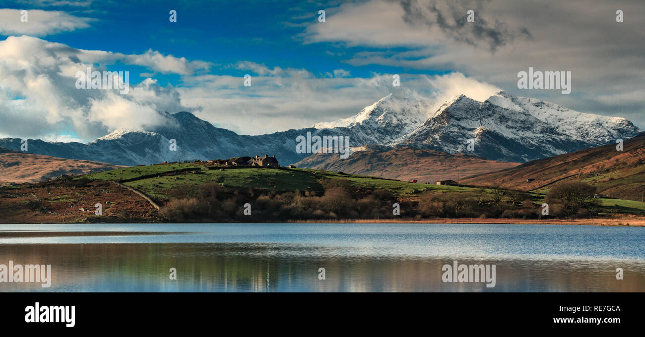 Snowdon da tutta Llyn Mymbyr, Galles Foto Stock