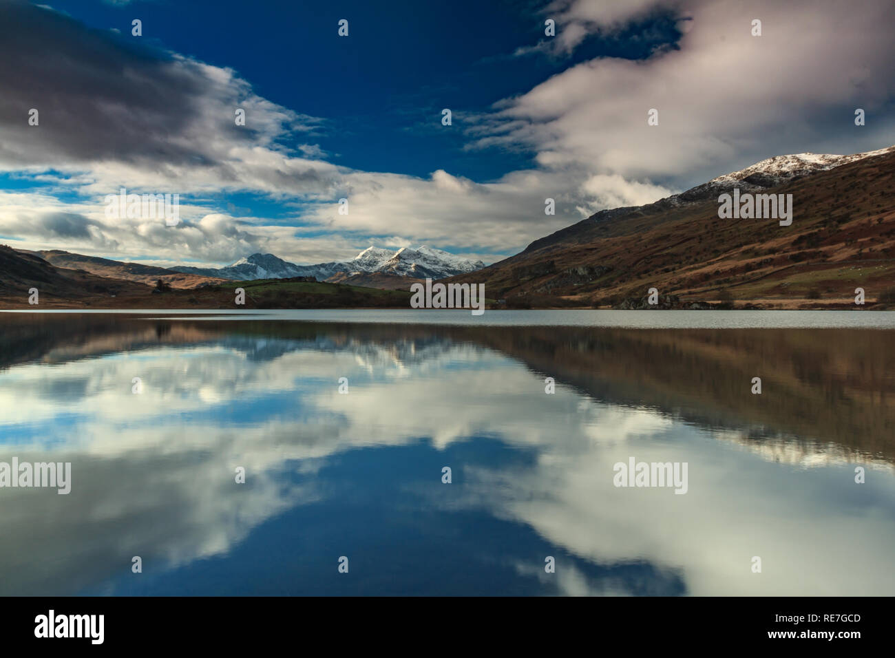 Snowdon da tutta Llyn Mymbyr, Galles Foto Stock