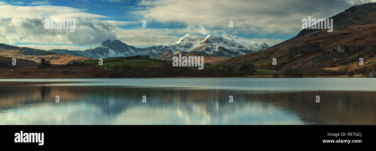 Snowdon da tutta Llyn Mymbyr, Galles Foto Stock