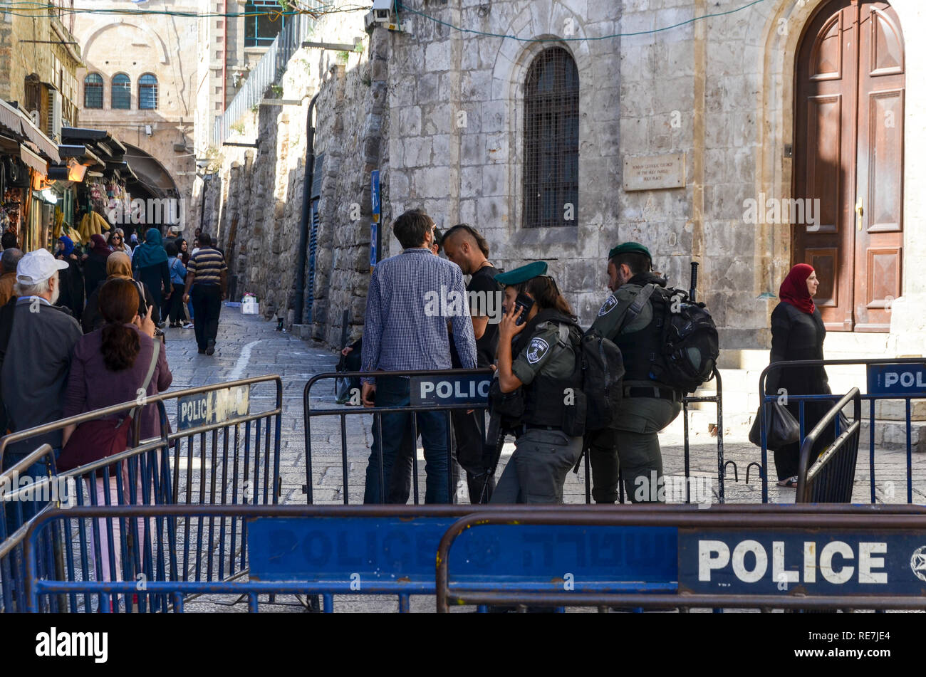 Polizia nella città vecchia di Gerusalemme Foto Stock