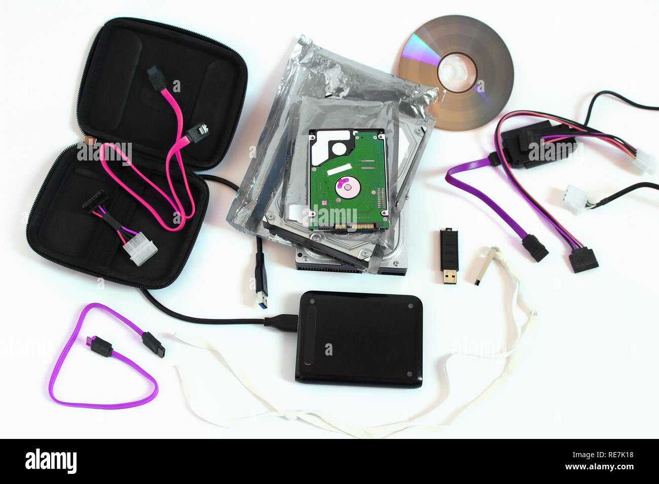 Set di supporti di memorizzazione, 2,5 hdd, 3,5 hdd, disco USB, CD/DVD, disco IDE/SATA al convertitore USB, i dischi fissi esterni, scatola di protezione per HDD Foto Stock