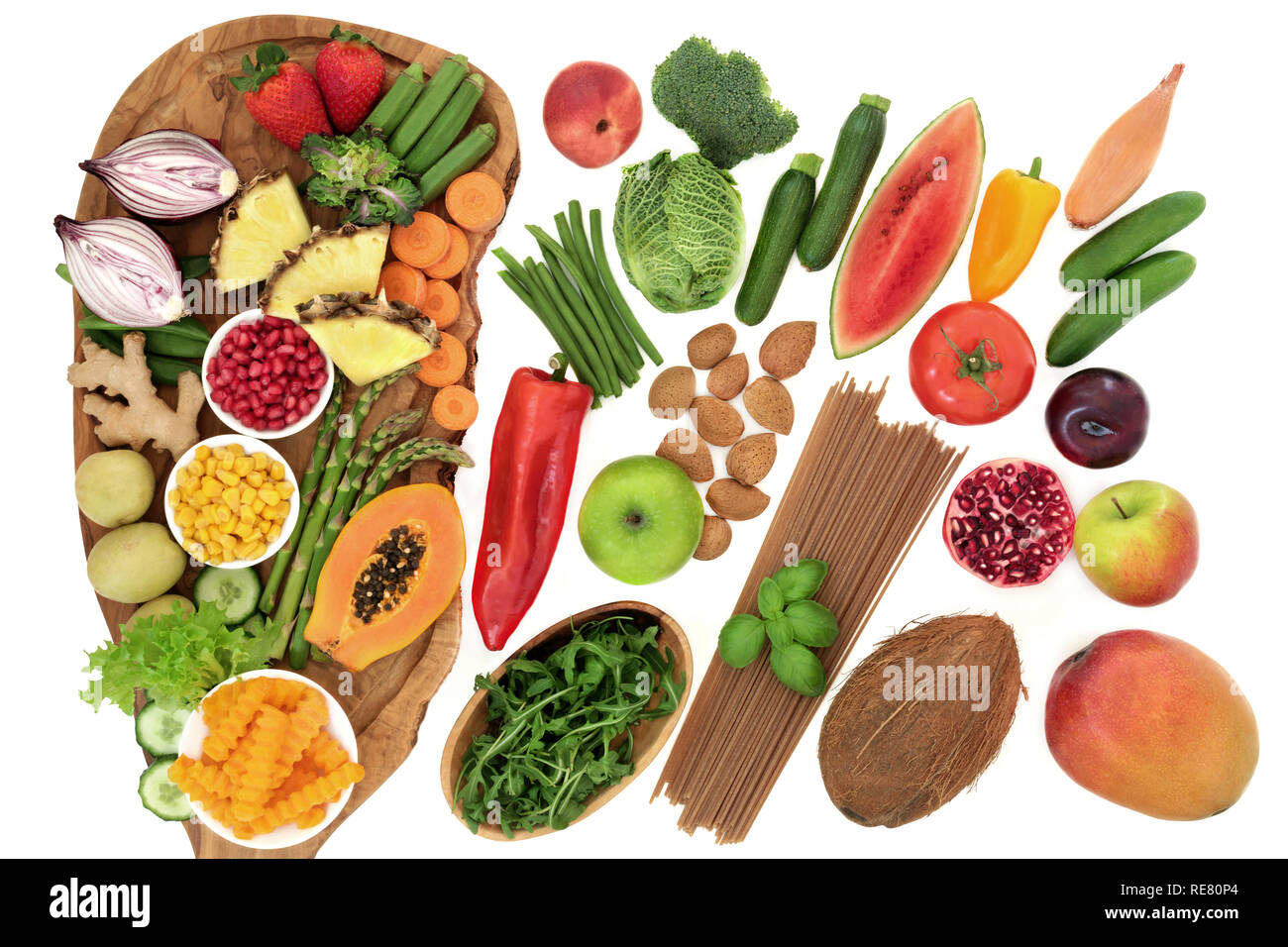 Metalli alcalini della salute alimentare di verdure fresche, frutta, erbe,  tutta la pasta di grano e i dadi. Alto contenuto di omega 3, antiossidanti  antocianine, in fibra e vitamine Foto stock - Alamy