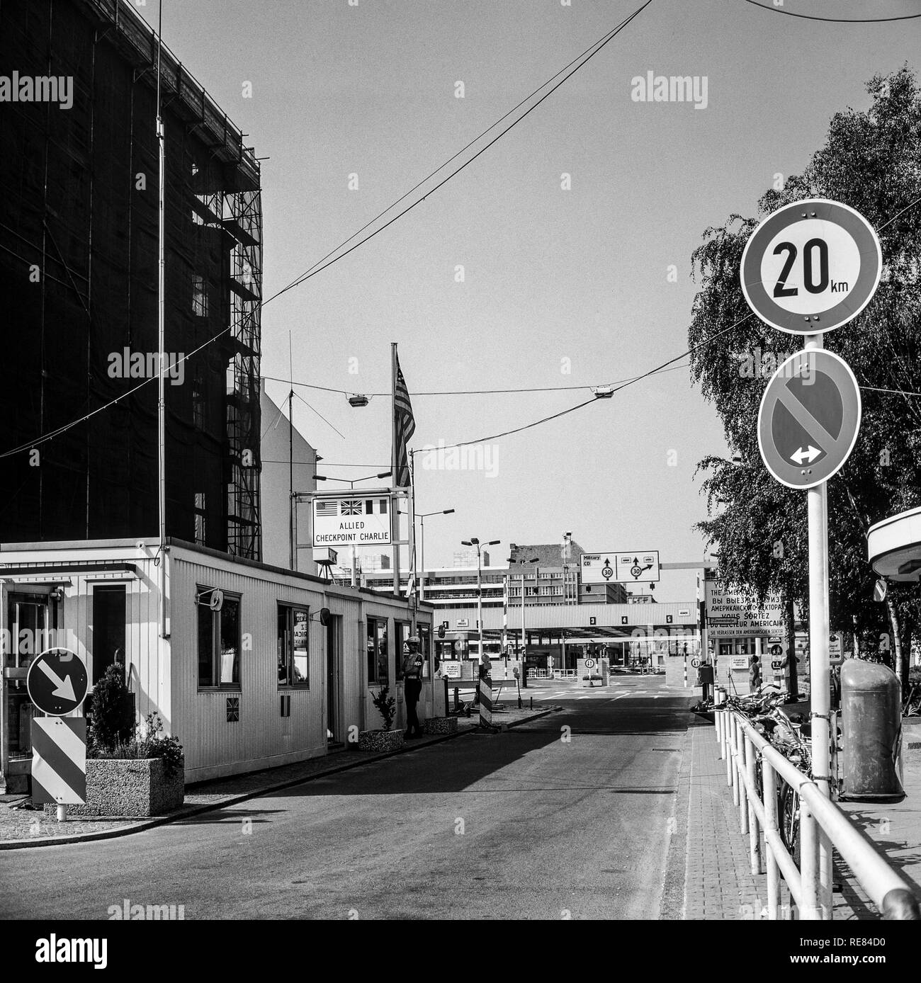 Agosto 1986, Allied Checkpoint Charlie, Friedrichstrasse street, Kreuzberg, Berlino Ovest lato, Germania, Europa Foto Stock