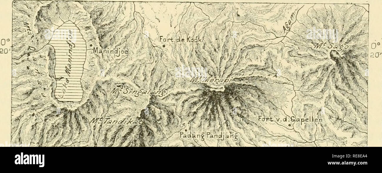 . La terra e i suoi abitanti ... La geografia. SUMATEAN Highlands. 83 La ricchezza della grande isola tropicale. Essendo completeh' isolato in aspetto e aumento di appena cinque miglia a nord dell'equatore, circa il centro esatto della costa oceanica di Sumatra, Ofir spicca come il più cospicuo insular punto di riferimento per i marinai la navigazione nelle acque limitrofe. Quindi fino a recentemente è stato supposto per essere il punto culminante dell'isola e ad una maggiore altitudine è stato assegnato ad esso rispetto a 9.600 piedi a cui i moderni esploratori hanno ridotta. Montare Ofir ha due vertici capo oltre a numerosi pa Foto Stock