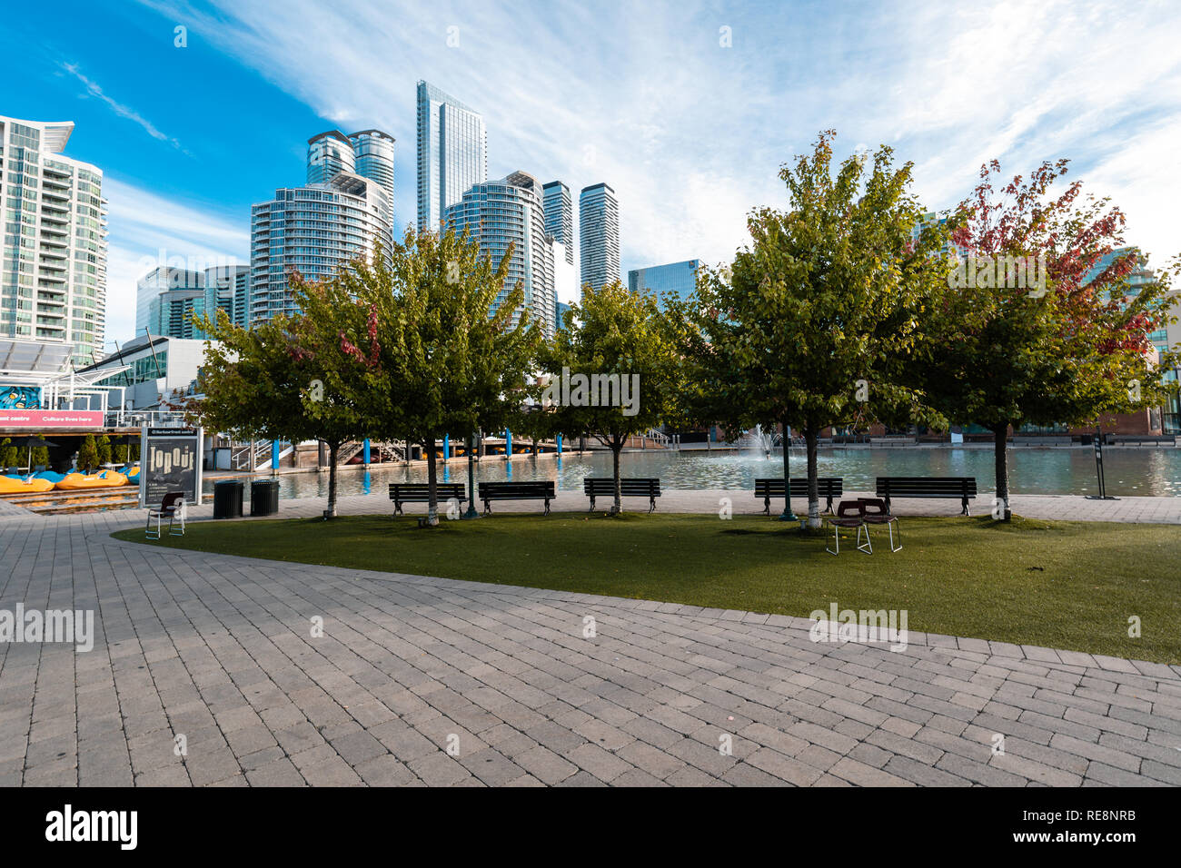 Vista di Toronto dal marina. La luce del sole. Foto Stock