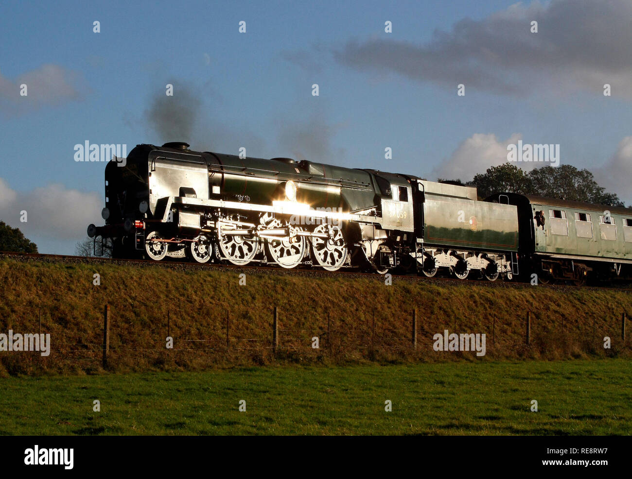 34059 Sir Archibald Sinclair approcci Horsted Keynes sulla ferrovia Bluebell. Foto Stock
