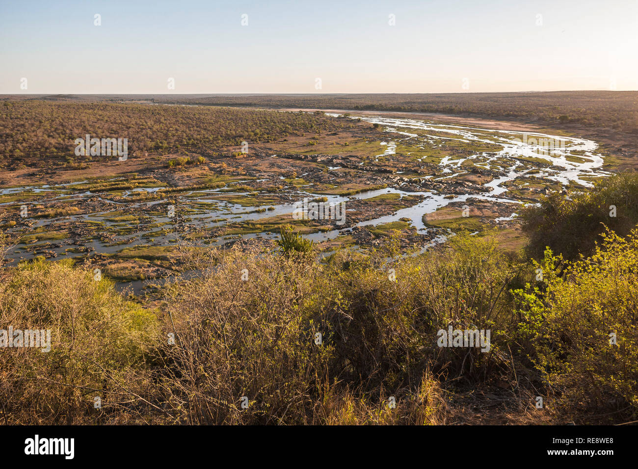 Ampia vista sul fiume Olifants dal punto di vista di Camp, Africa Foto Stock