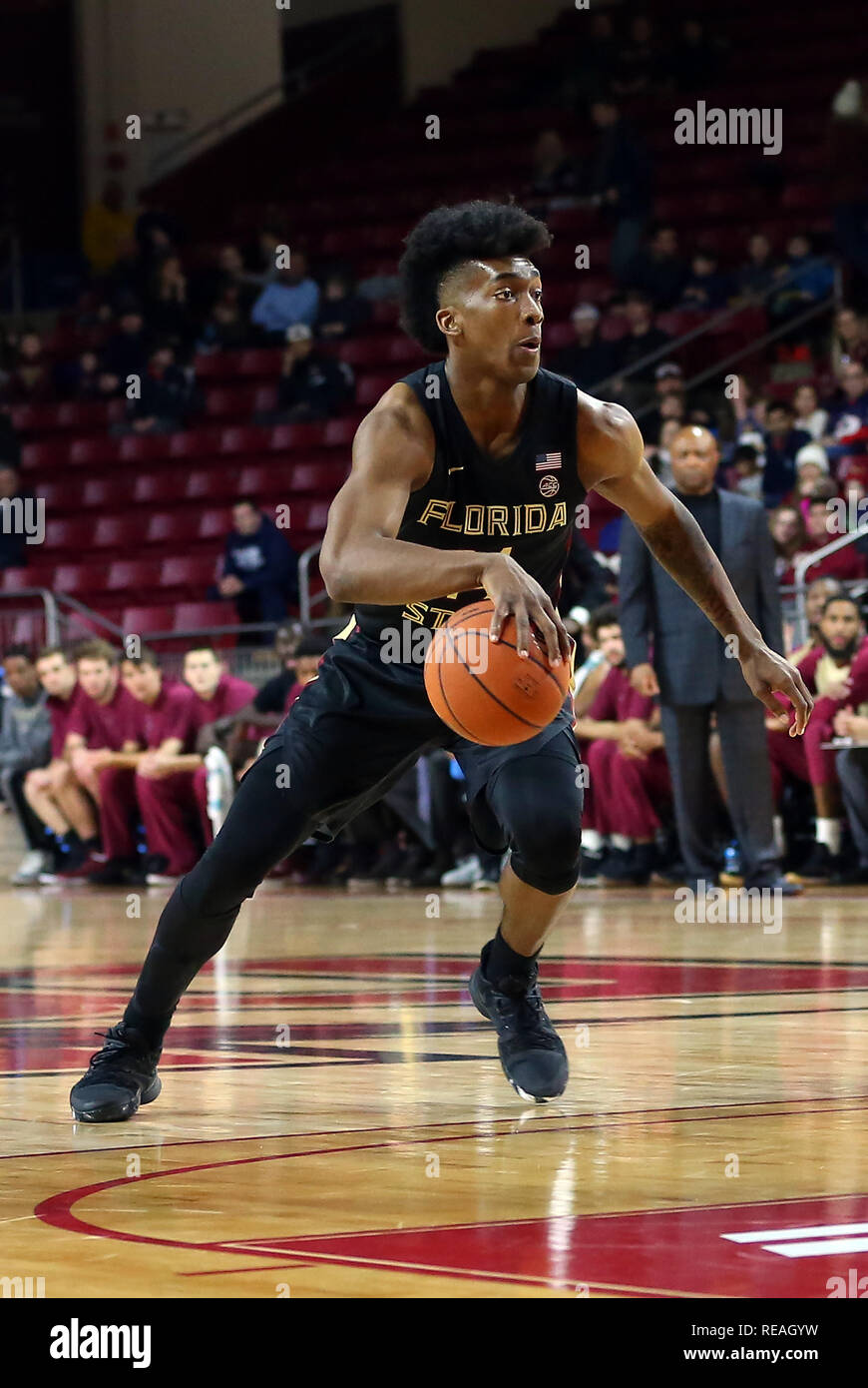 Conte Forum. Xx gen, 2019. MA, USA; Florida State Seminoles guard Terance Mann (14) rigidi per il cestello durante il NCAA pallacanestro tra la Florida State Seminoles e Boston College Eagles al Conte Forum. Il Boston College ha vinto 87-82. Anthony Nesmith/CSM/Alamy Live News Foto Stock