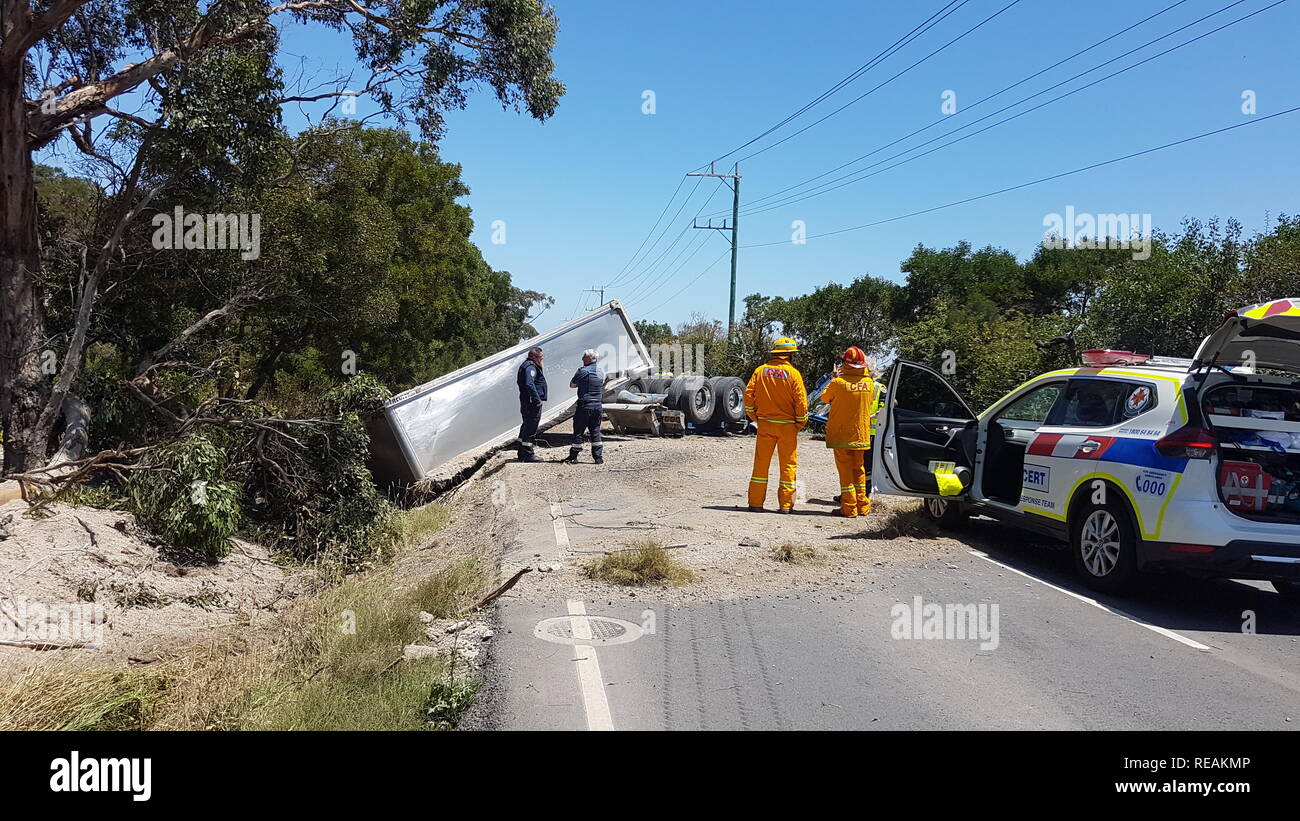 Lang Lang, Victoria, Australia. Il 21 gennaio, 2019. Carrello incidente in Lang Lang Victoria Australia su Westernport Rd la strada sarà chiuso per le prossime 4 ore + Credito: Eric Eichin/Alamy Live News Foto Stock