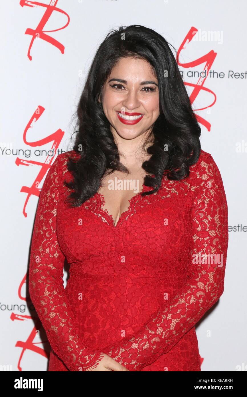 Noemi Gonzalez presso gli arrivi per il giovane e l'agitato celebra 30 anni come TV #1 Giorno del dramma televisivo CBS City, Los Angeles, CA 17 Gennaio, 2019. Foto di: Priscilla concedere/Everett Collection Foto Stock