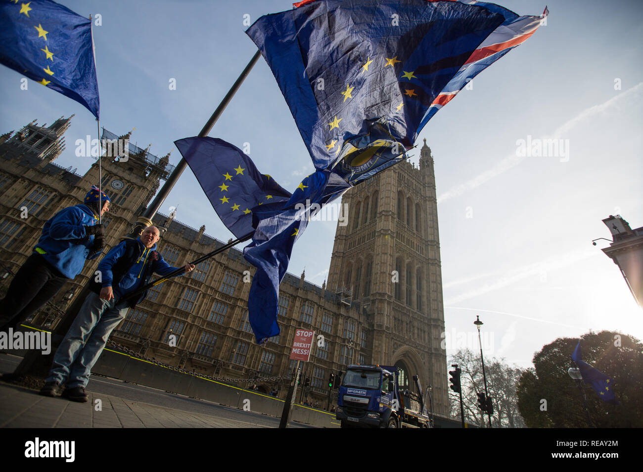 Londra, Regno Unito. Il 21 gennaio 2109. Pro e contro manifestanti Brexit fuori e intorno le Case del Parlamento. Credito: George Wright Cracknell/Alamy Live News Foto Stock