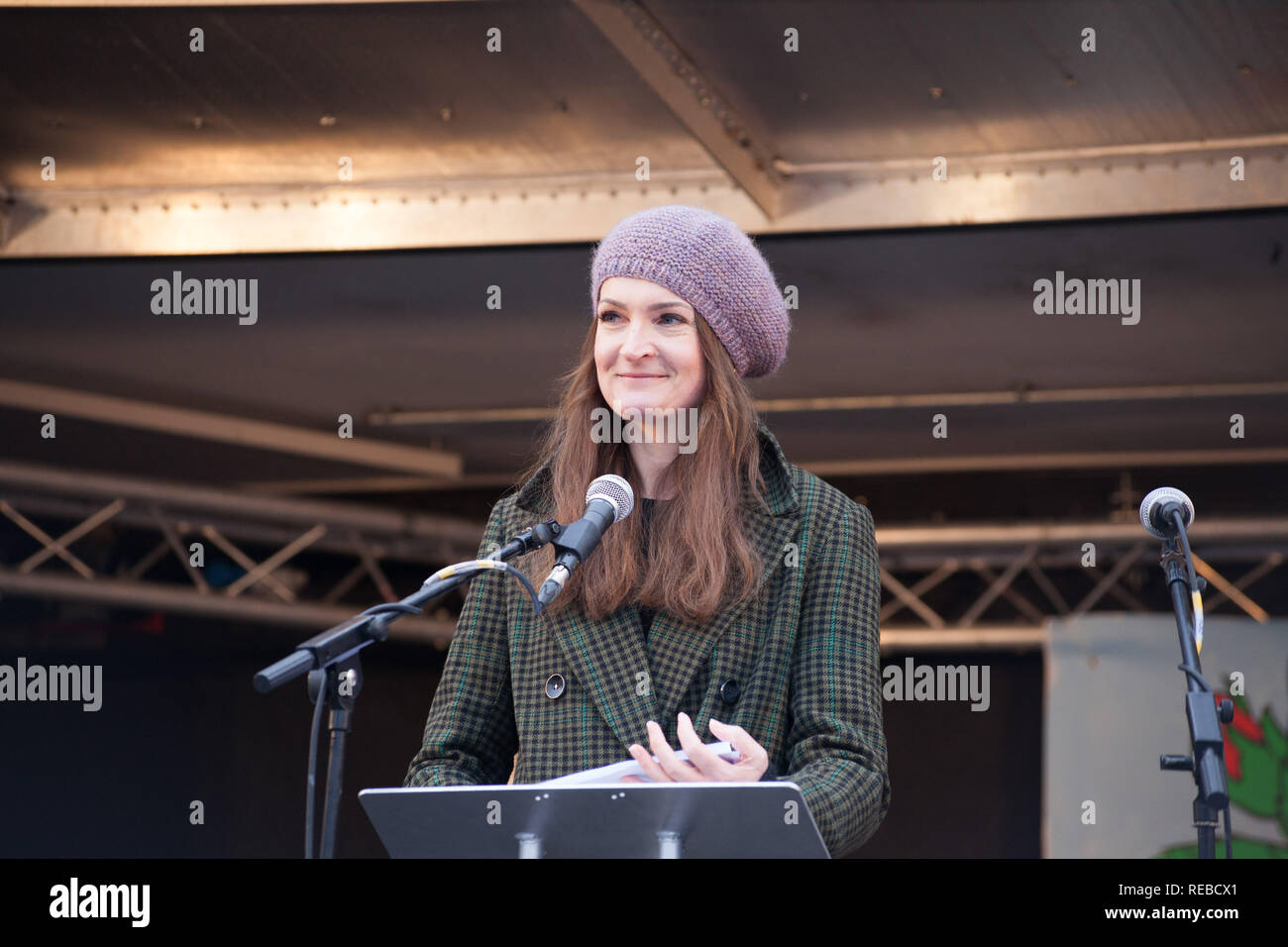 Londra, Regno Unito. 19 gennaio, 2019. Migliaia di donne frequentano il Pane & Rose Rally contro austerità in Trafalgar Square organizzato da donne di marzo. Foto Stock