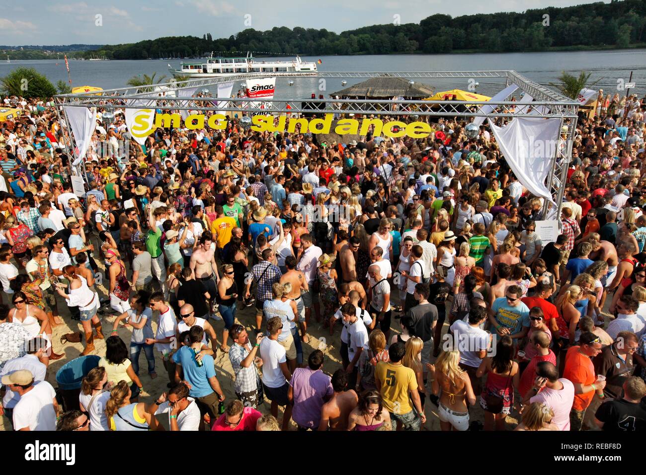 Sundance Festival, Festa da ballo con techno e musica house, in Seaside Beach Club al lago Baldeneysee, Essen Foto Stock