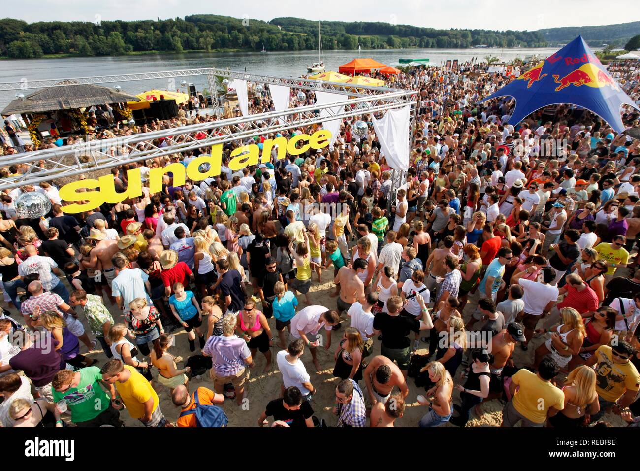 Sundance Festival, Festa da ballo con techno e musica house, in Seaside Beach Club al lago Baldeneysee, Essen Foto Stock