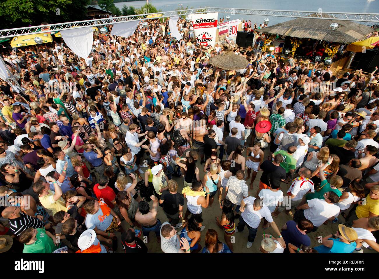 Sundance Festival, Festa da ballo con techno e musica house, in Seaside Beach Club al lago Baldeneysee, Essen Foto Stock