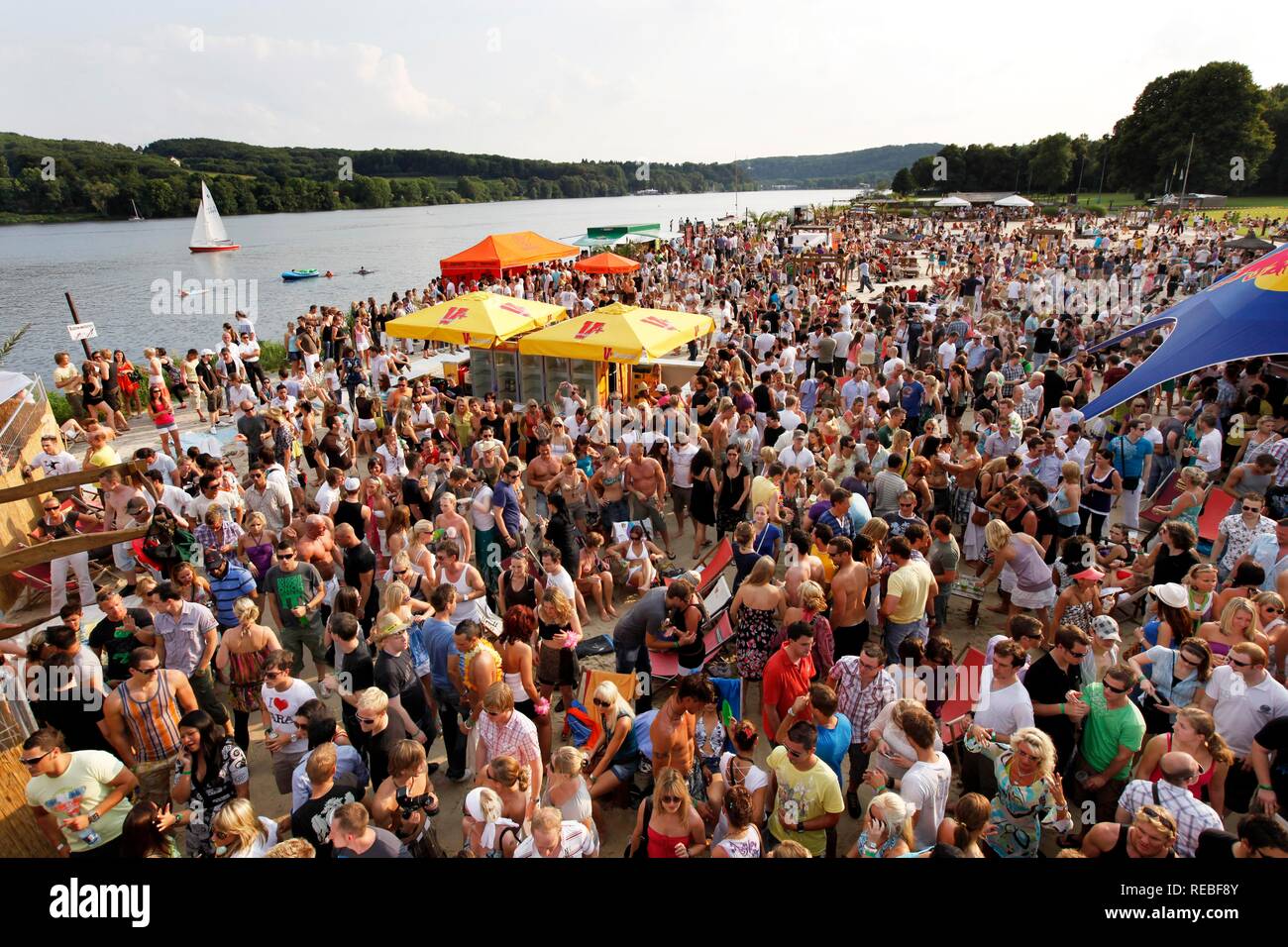 Sundance Festival, Festa da ballo con techno e musica house, in Seaside Beach Club al lago Baldeneysee, Essen Foto Stock