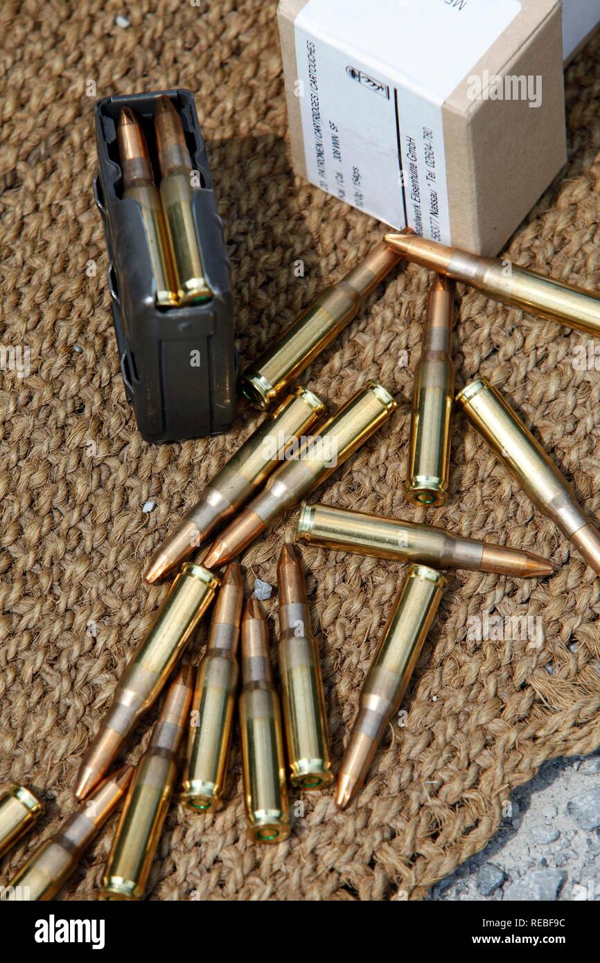 Cartucce, munizioni calibro 308, per lunghi fucili, rapid-fire rifle, rivista, imballaggio, proiettili Foto Stock