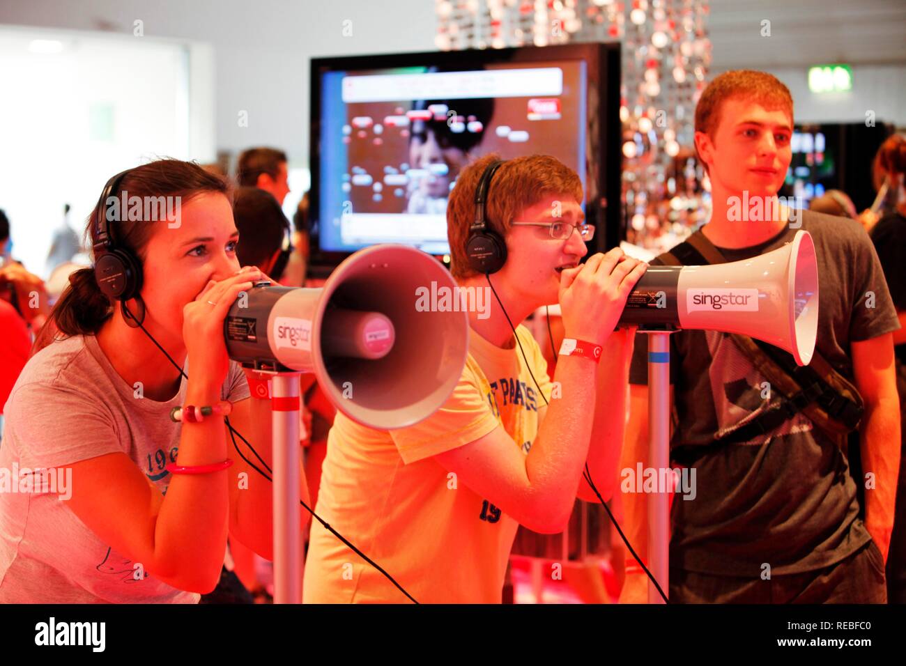 Sony PlayStation Singstar karaoke gioco di canto, stand presso l'area di intrattenimento del gamescom, il più grande del mondo per la fiera Foto Stock
