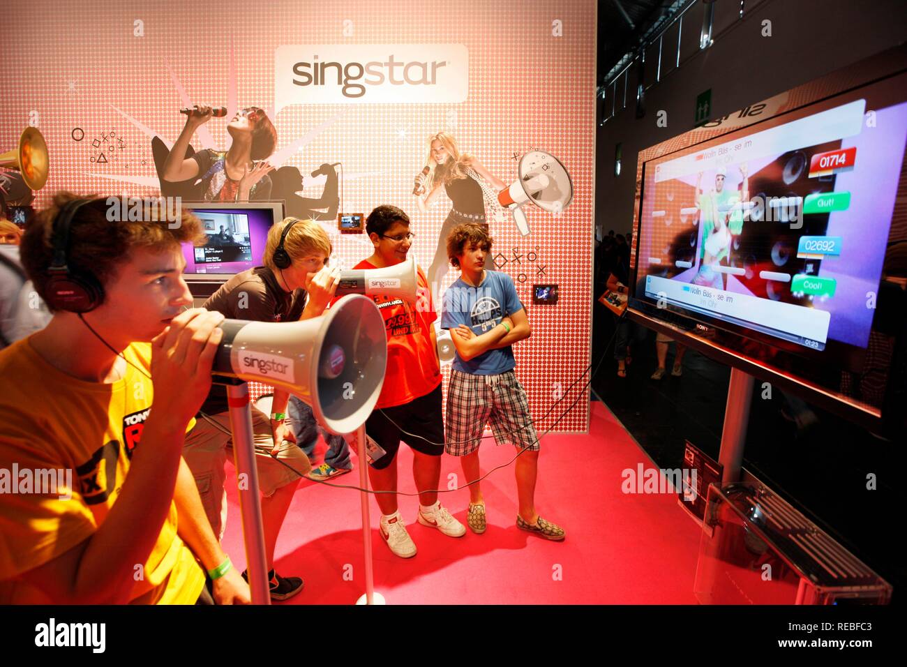 Sony PlayStation Singstar karaoke gioco di canto, stand presso l'area di intrattenimento del gamescom, il più grande del mondo per la fiera Foto Stock