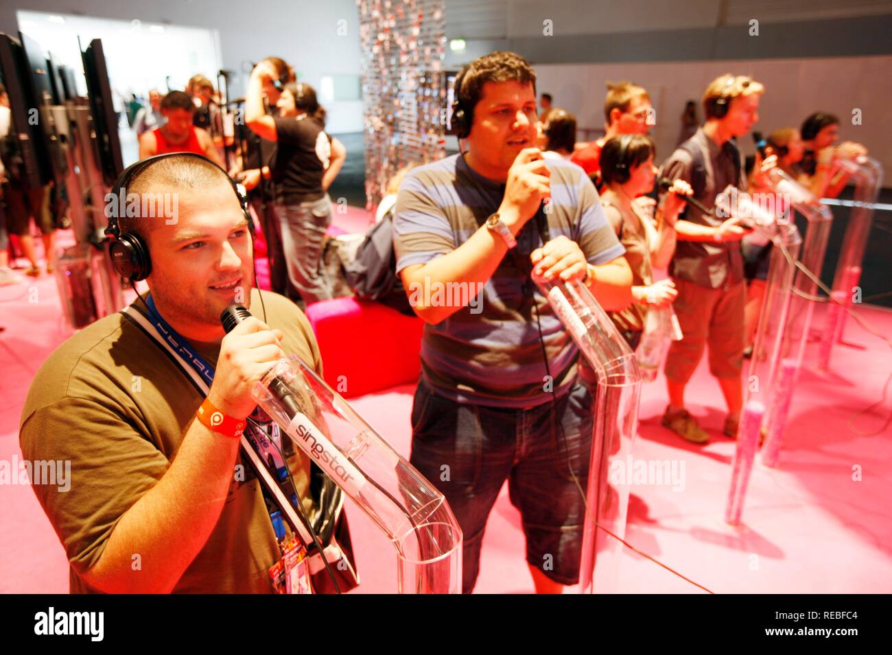 Sony PlayStation Singstar karaoke gioco di canto, stand presso l'area di intrattenimento del gamescom, il più grande del mondo per la fiera Foto Stock
