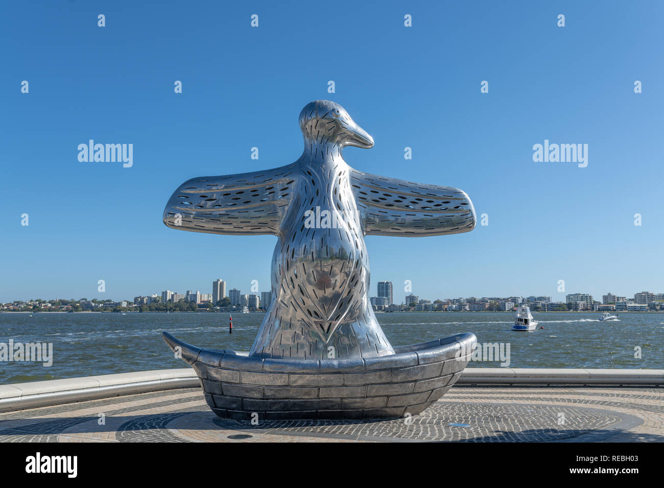 Elizabeth Quay, Perth, Western Australia, AUS - 13 Gennaio 2019 . Il primo contatto la scultura al Fiume Swan vicino alla banchina di Elizabeth. Foto Stock